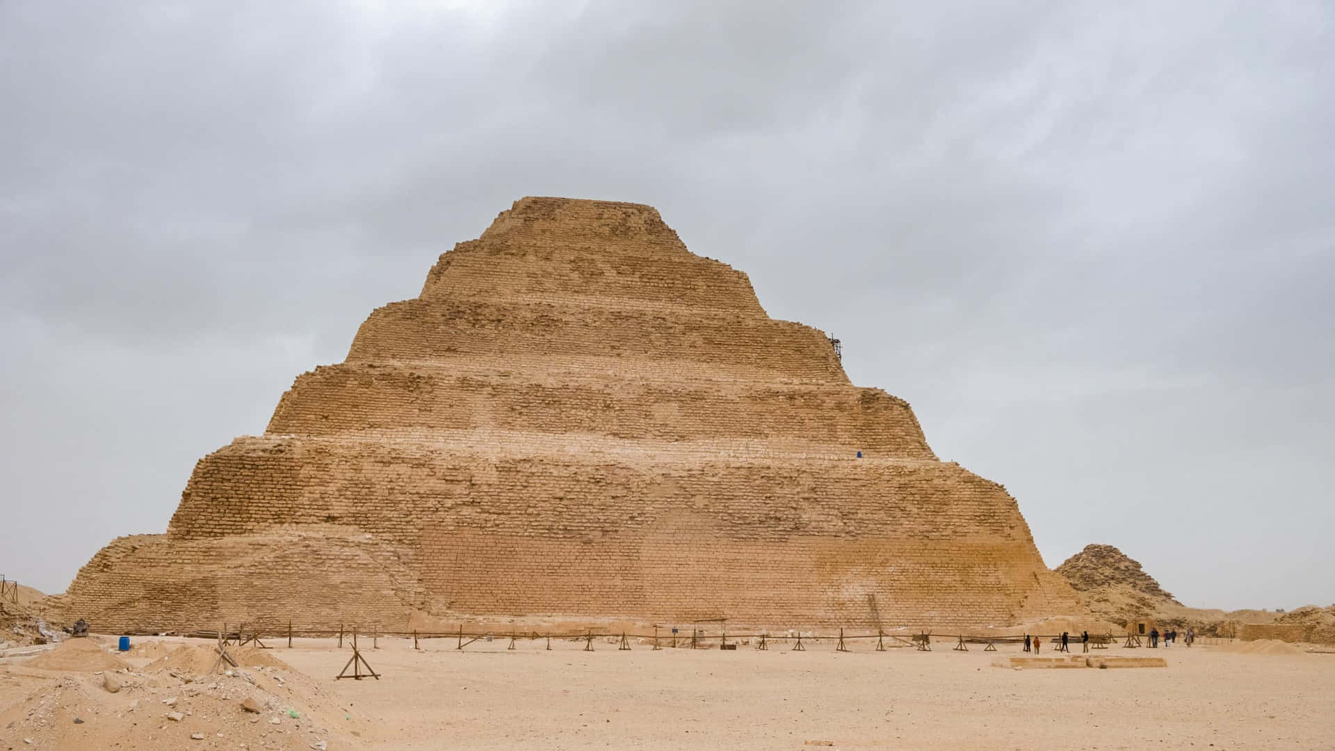 Gray Sky Above Saqqara Pyramid Wallpaper