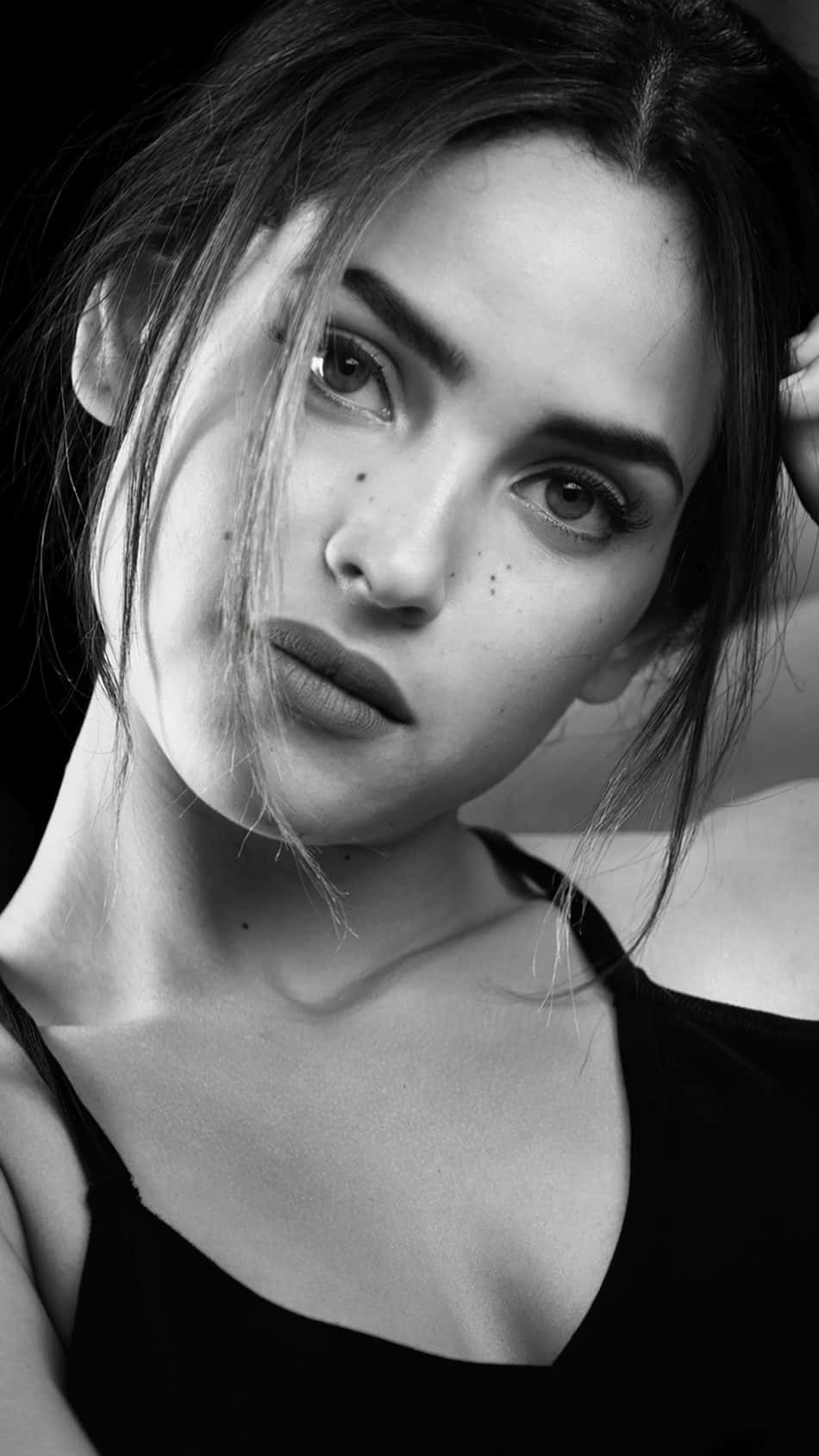 Grayscale Adria Arjona As Face Reference Wallpaper