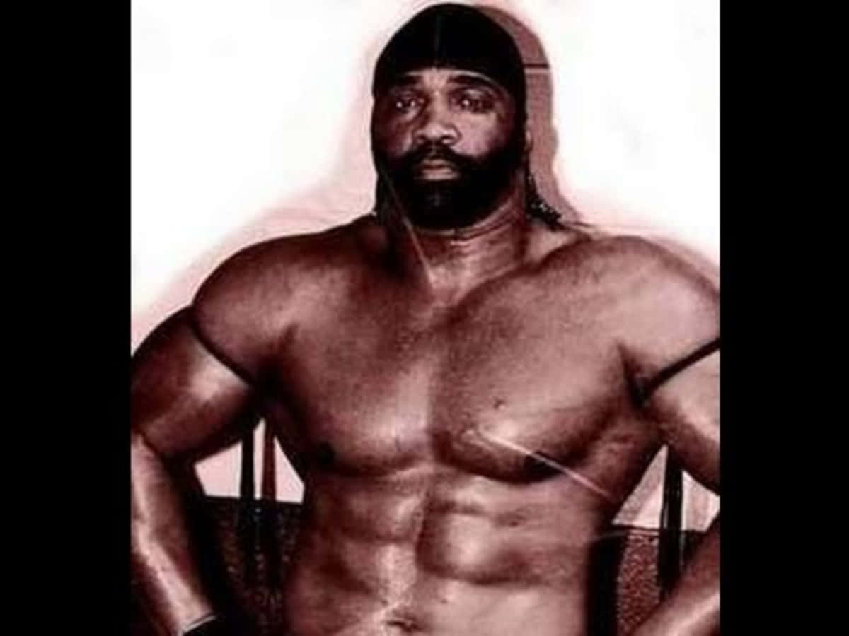 Schwarzweißes Foto Des Amerikanischen Profi-wrestlers Leroy Brown Wallpaper