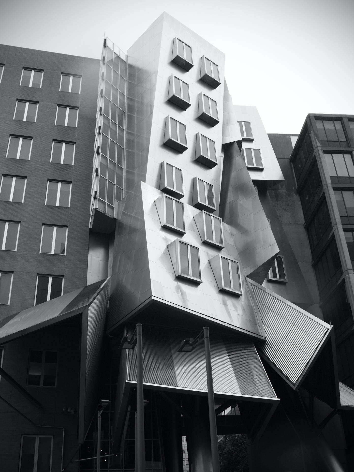 Grayscale Building At Mit Wallpaper