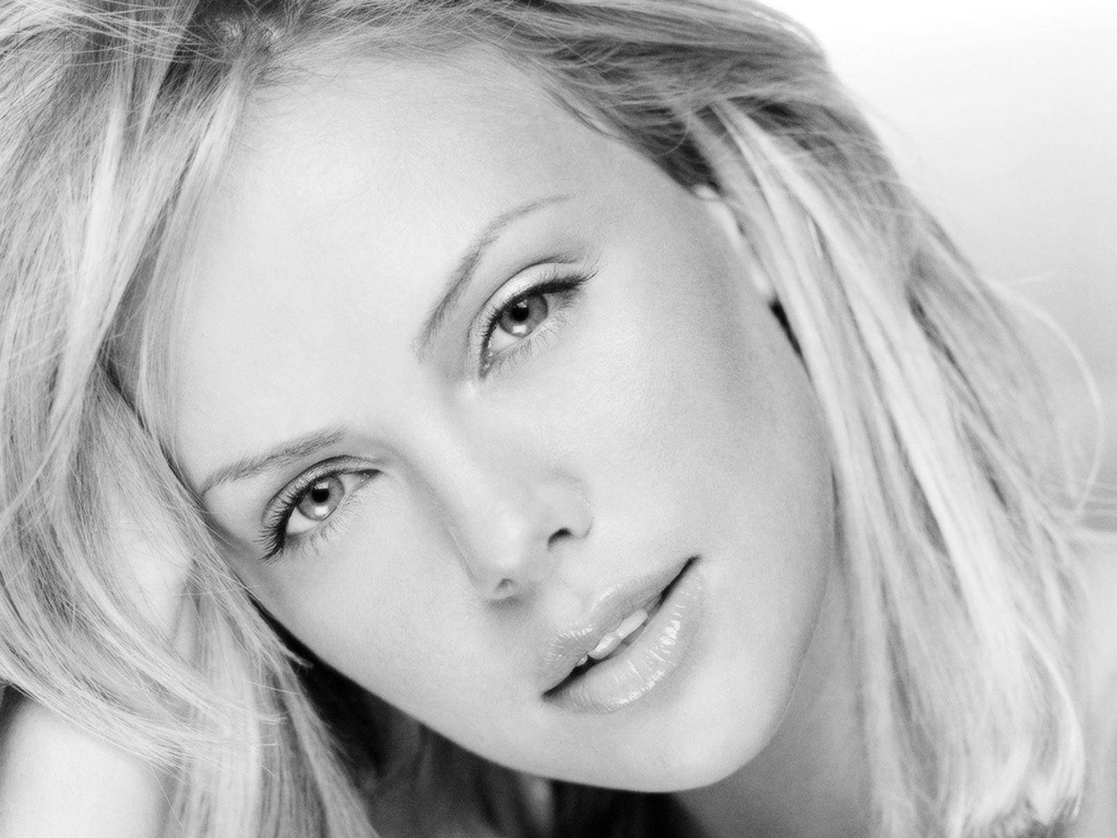 Grayscale Charlize Theron Close-up