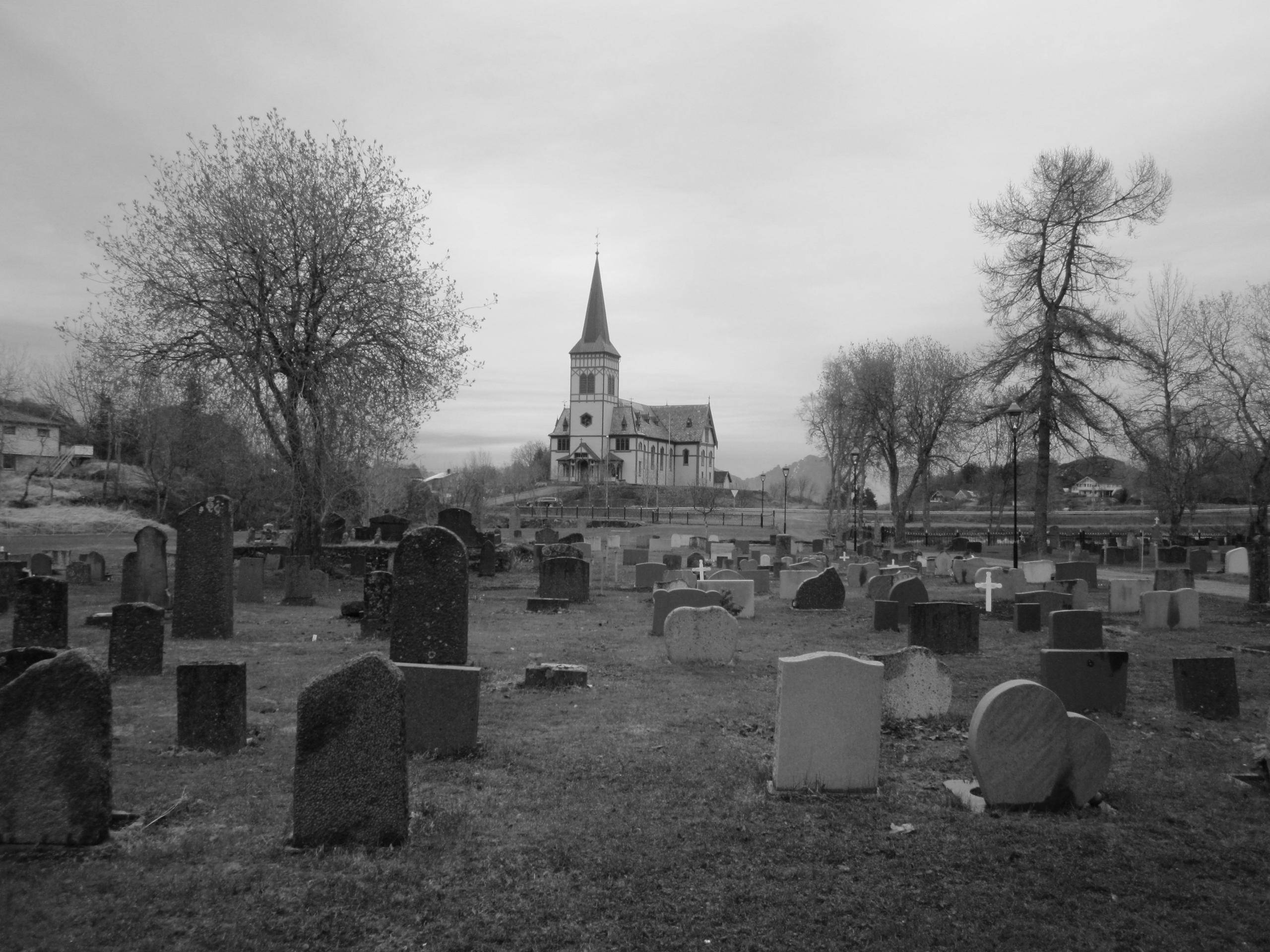 Cementeriode La Iglesia En Escala De Grises Fondo de pantalla