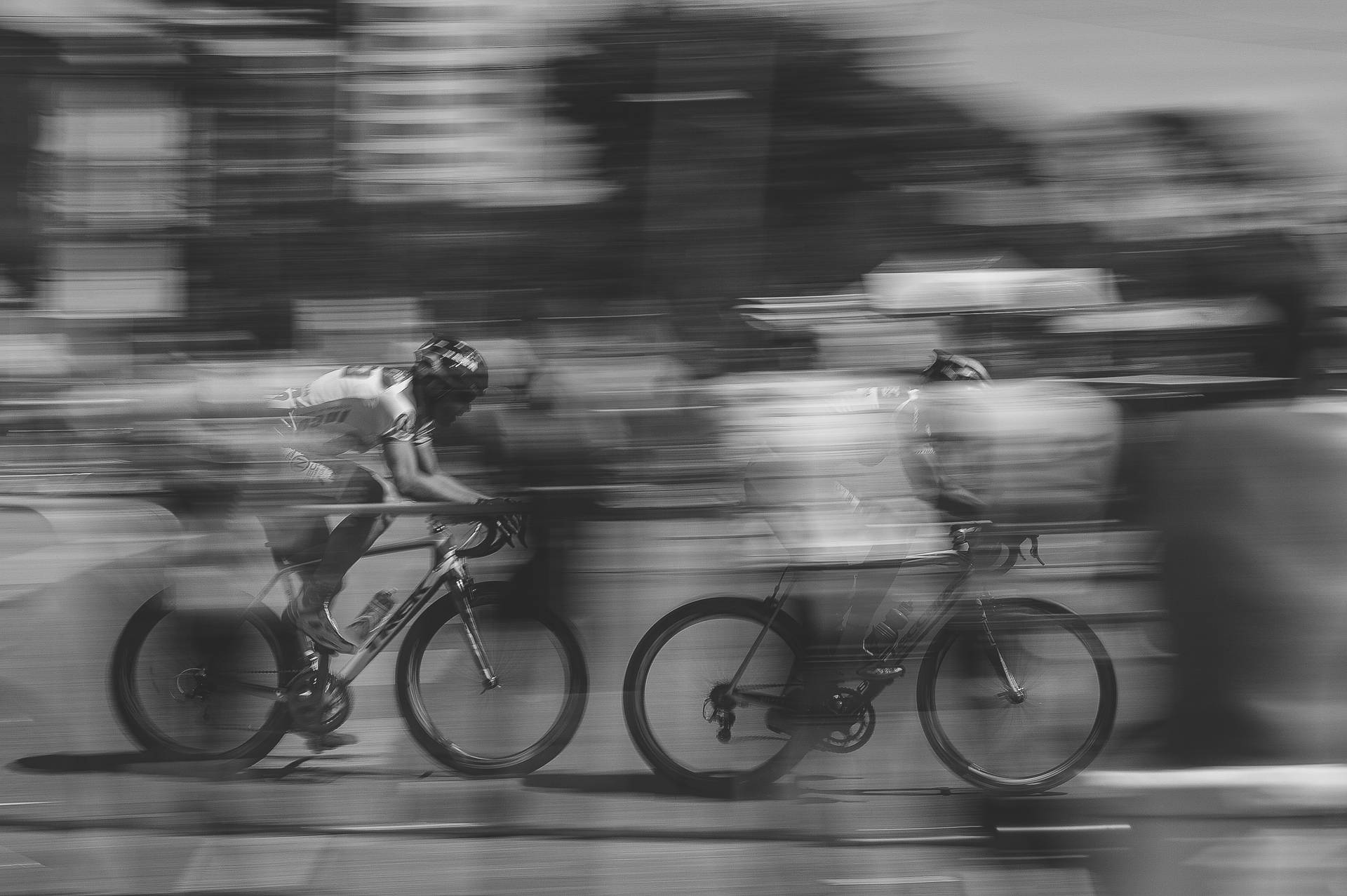 Fotografiaem Movimento Ciclismo Em Escala De Cinza. Papel de Parede