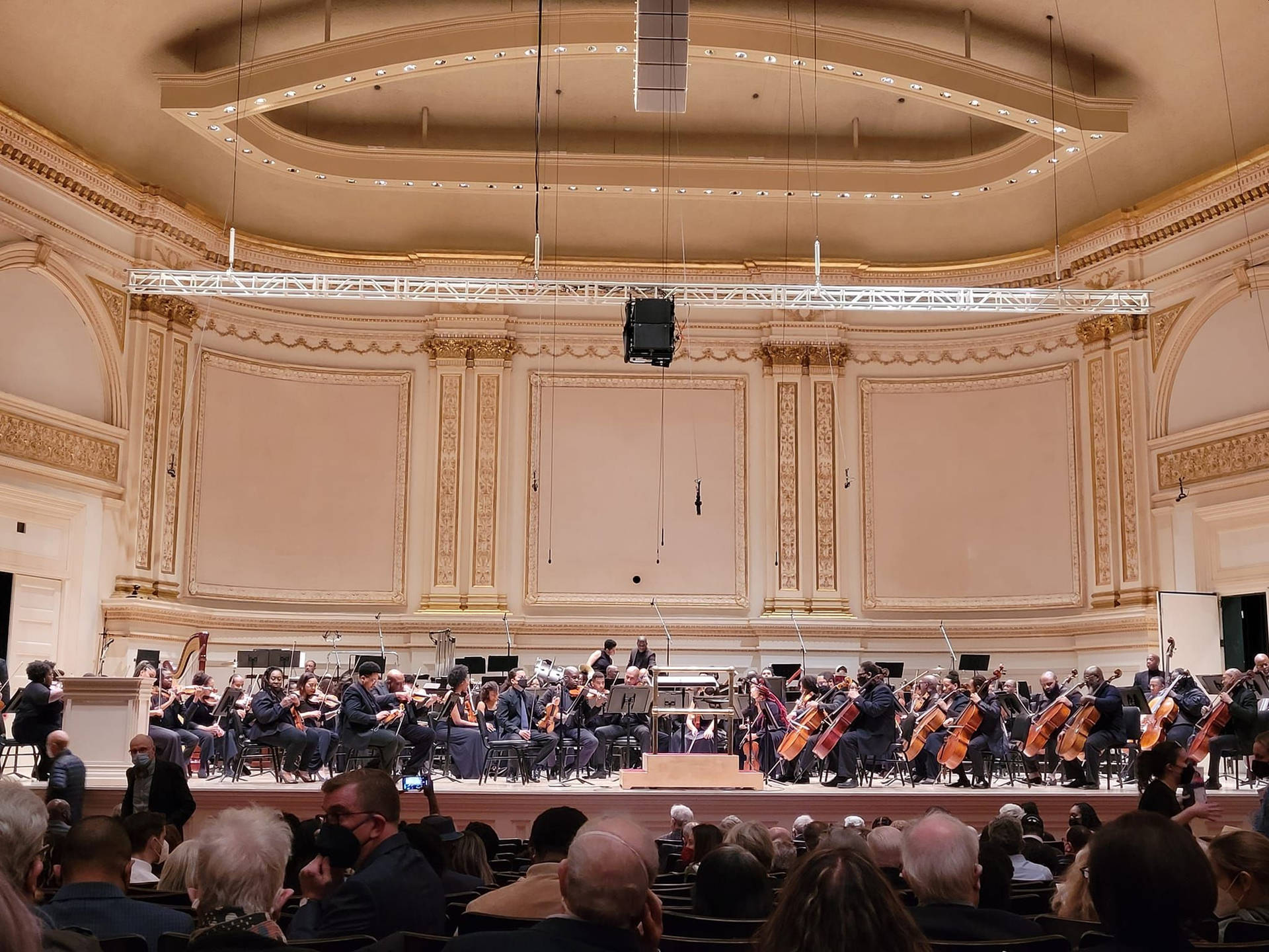 Prestazionivibranti Alla Carnegie Hall Sfondo