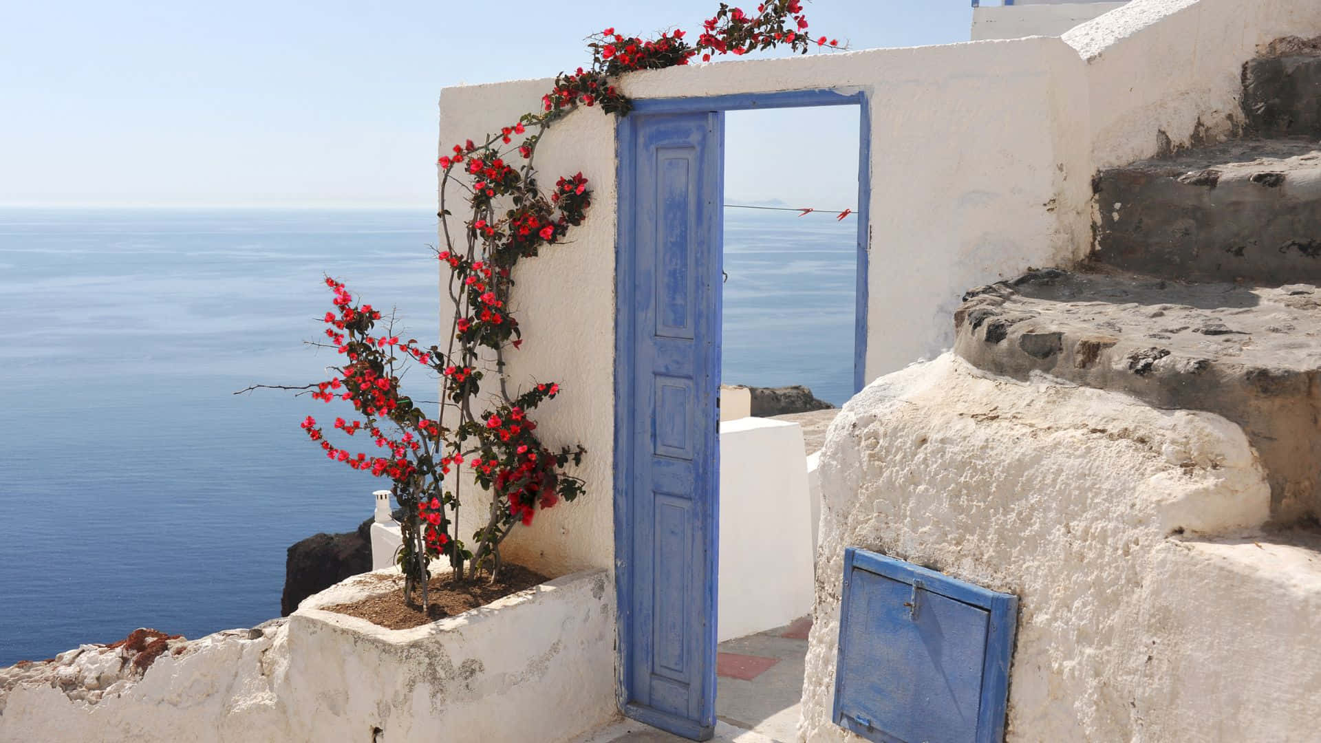 Touristenschlendern Die Weiß Getünchten Pfade Von Santorini, Griechenland Entlang.