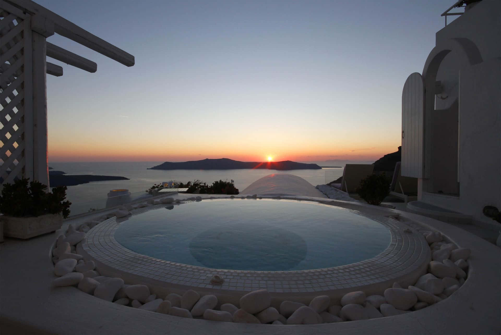 Disfrutade Un Día De Relajación Con Vistas A La Impresionante Costa De Mavro Oros En Grecia.