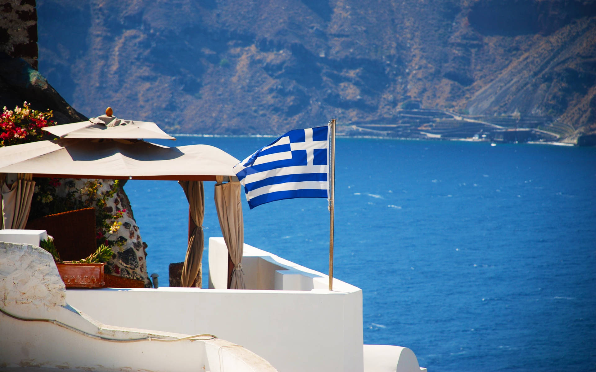 Grekiskaflaggan På En Turistplats. Wallpaper