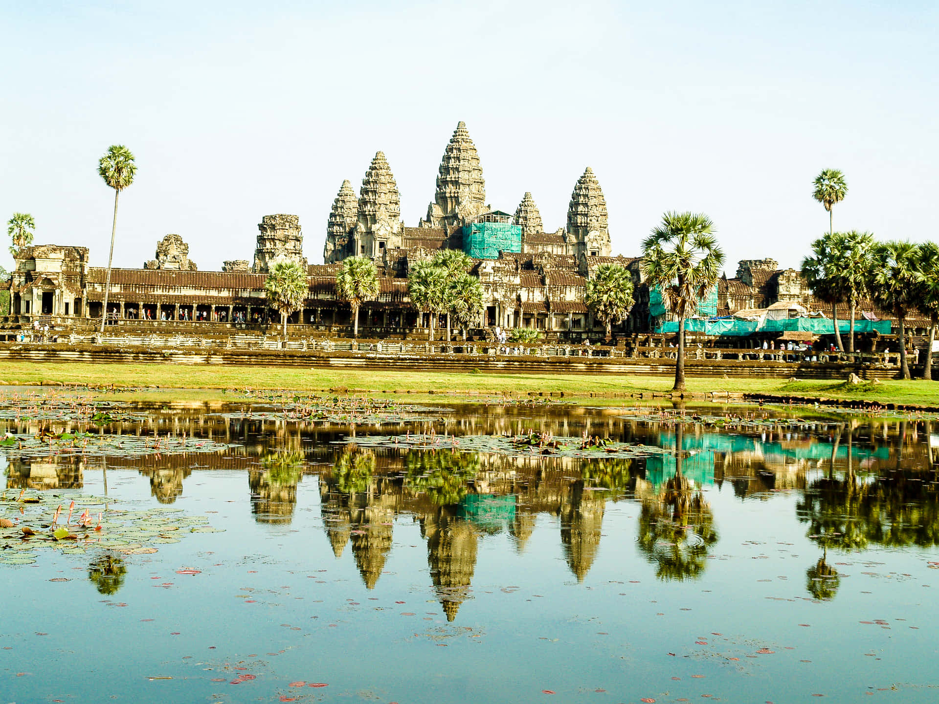Green Aesthetic Angkor Thom Reflection Wallpaper