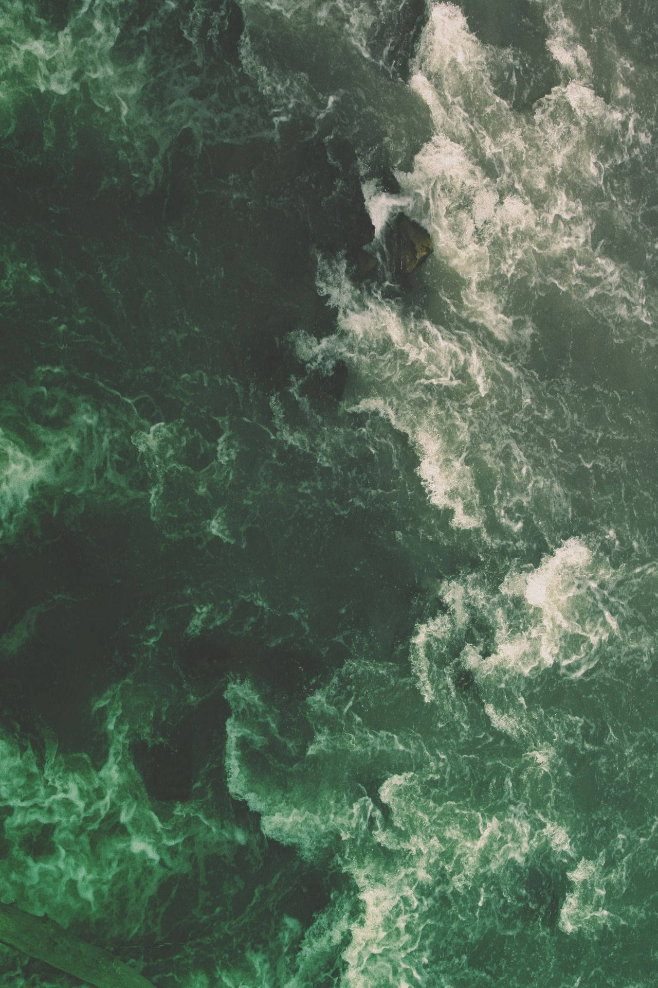Green Aesthetic Tumblr Seawater Wallpaper