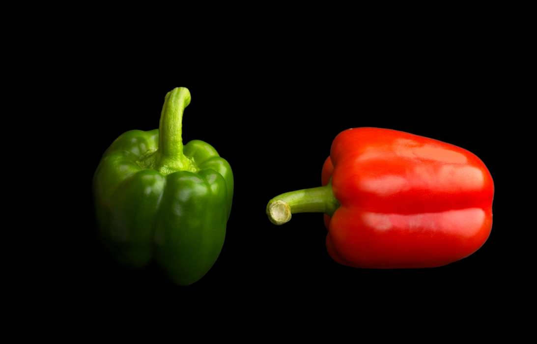 Green And Red Bell Pepper Fruits Wallpaper