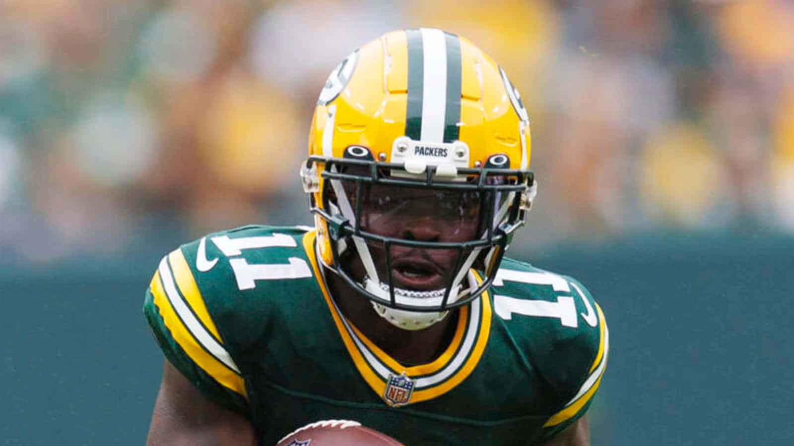 Green Bay Packers Player In Action Wallpaper
