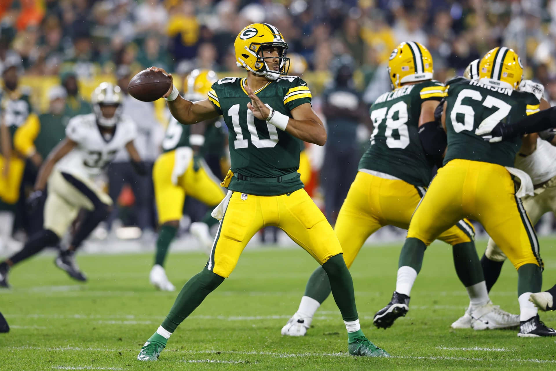 Green Bay Quarterback Action Shot Wallpaper