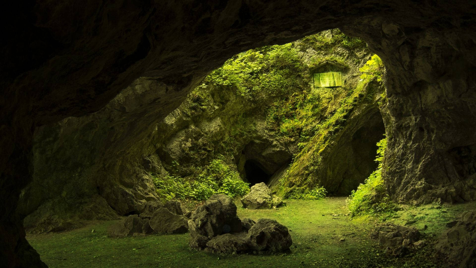 Majestic Green Cave Showcasing Nature's Artistry Wallpaper