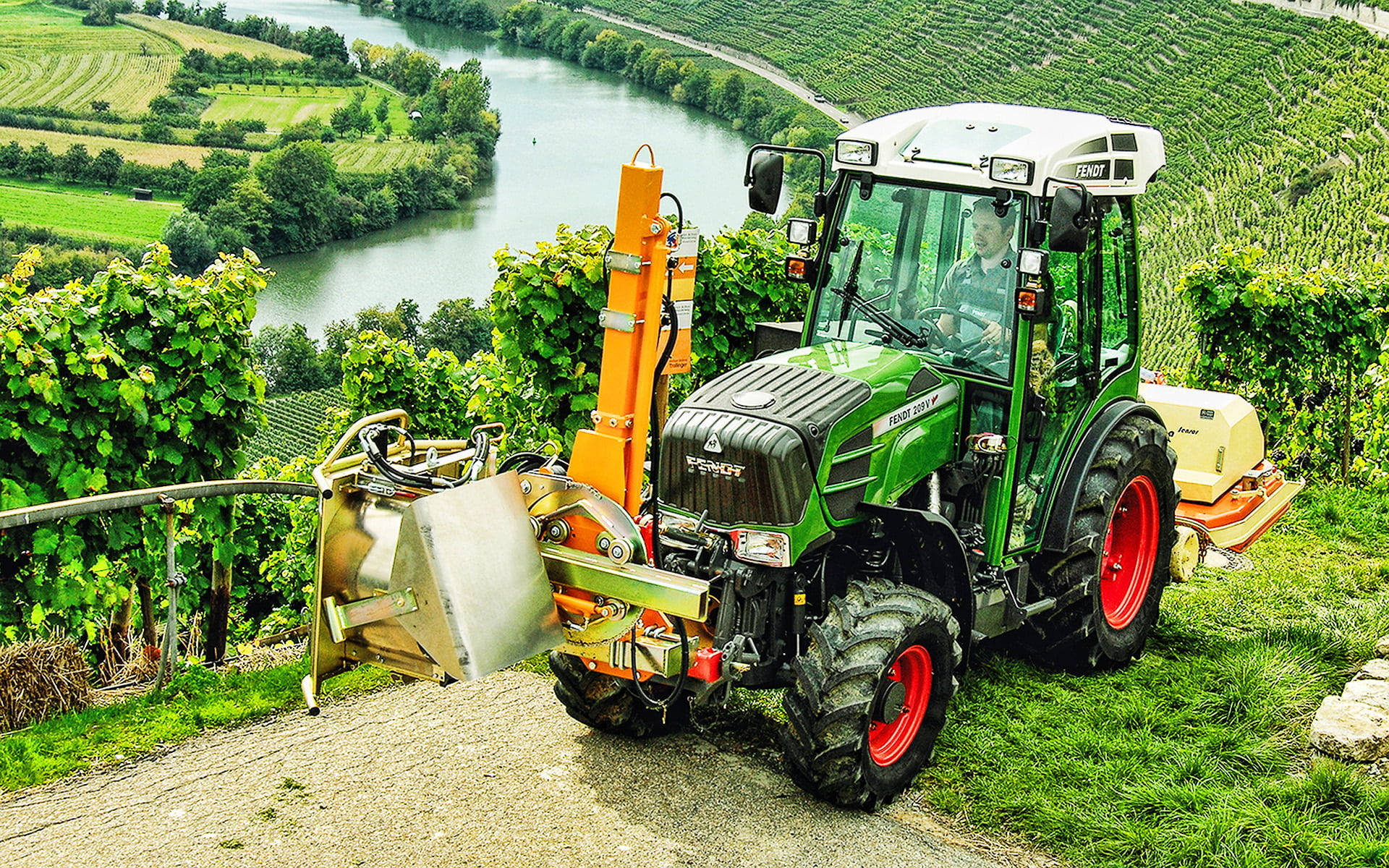 Green Fendt 209 V Tractor Wallpaper