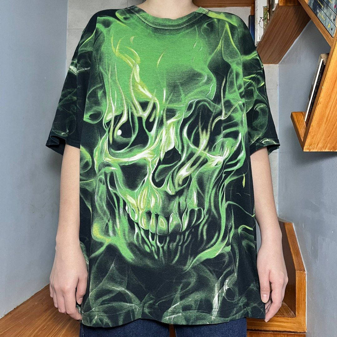 Camisetade Calavera Verde Con Fuego Sobredimensionado Fondo de pantalla