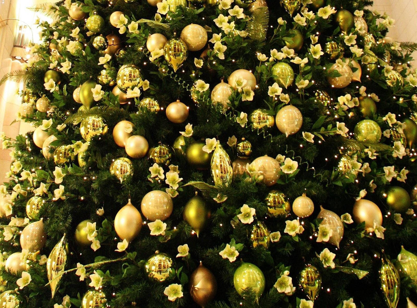 Celebrate Christmas with Joyful Green and Gold Christmas Tree Decorations Wallpaper