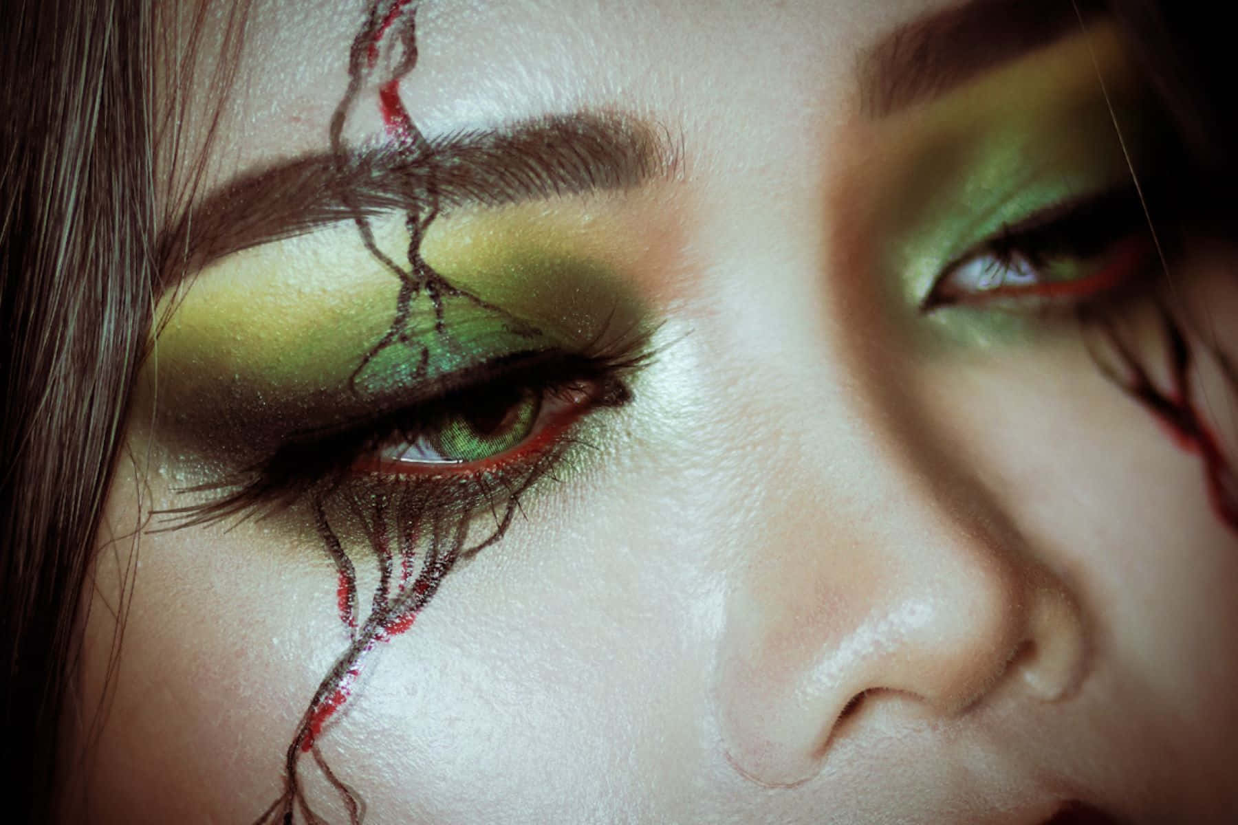 Green Goth Eye Makeup Artistry Wallpaper