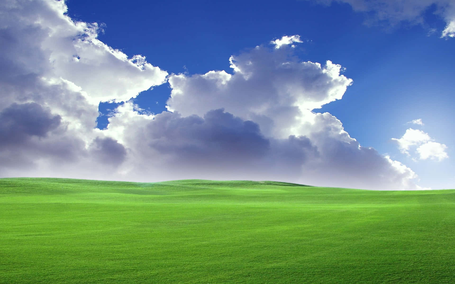 Green Grass Field Clouds Picture