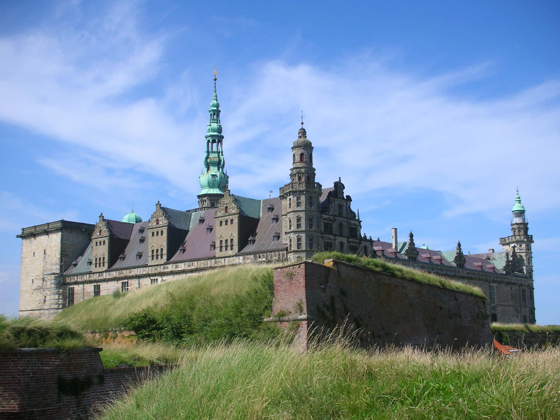 Green Grasses At Kronborg Castle Wallpaper