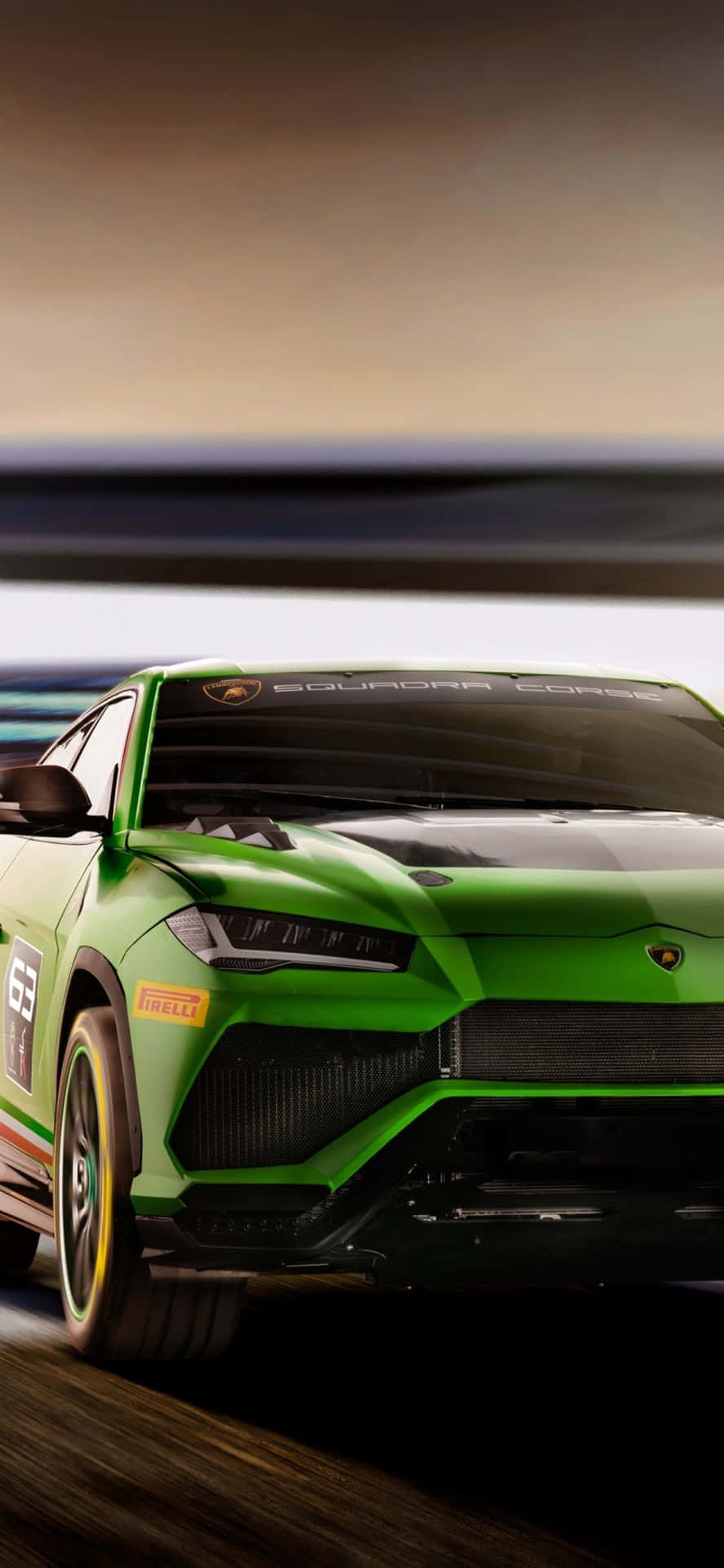 Spüredie Kraft Des Windes In Deinem Haar Mit Einem Grünen Lamborghini Iphone Wallpaper