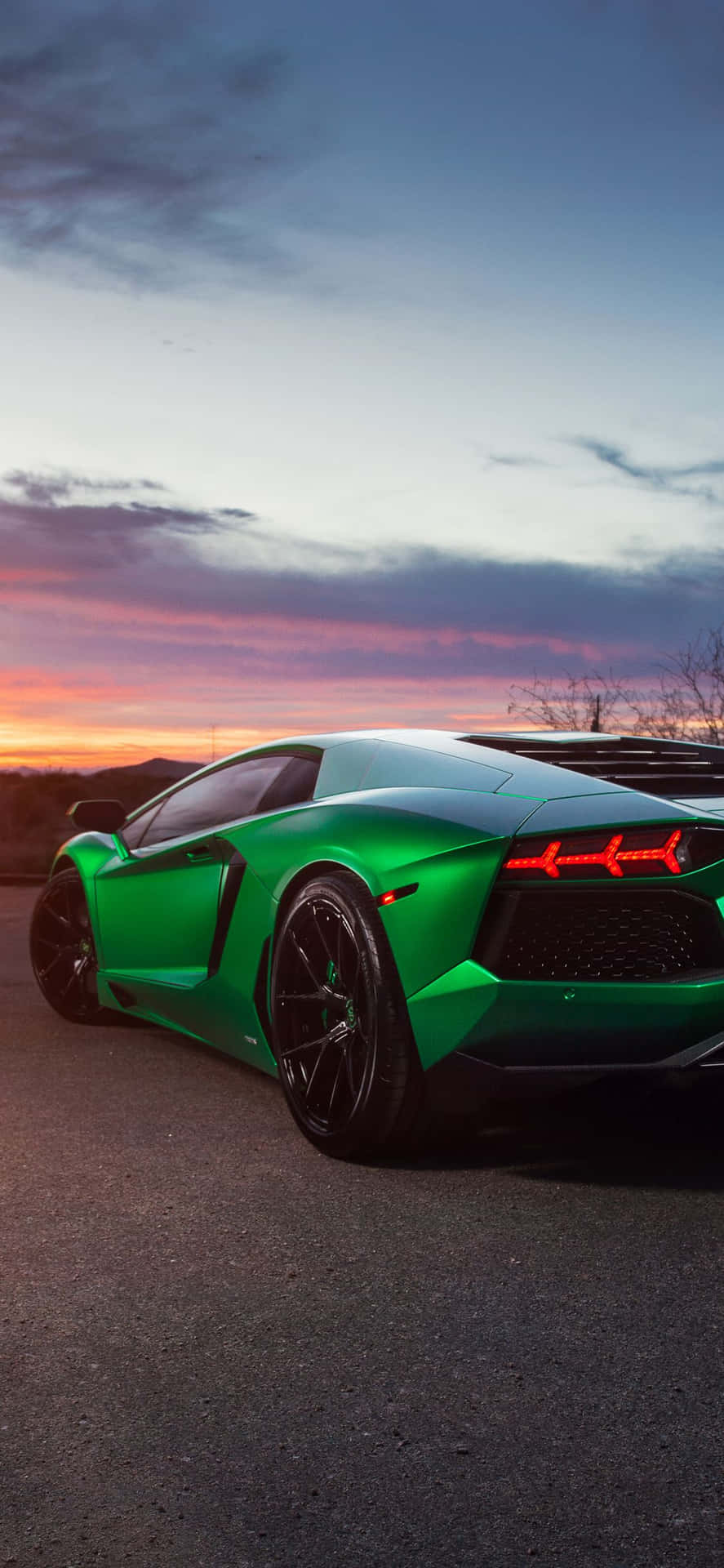 Brillacome Una Lamborghini Verde Sfondo