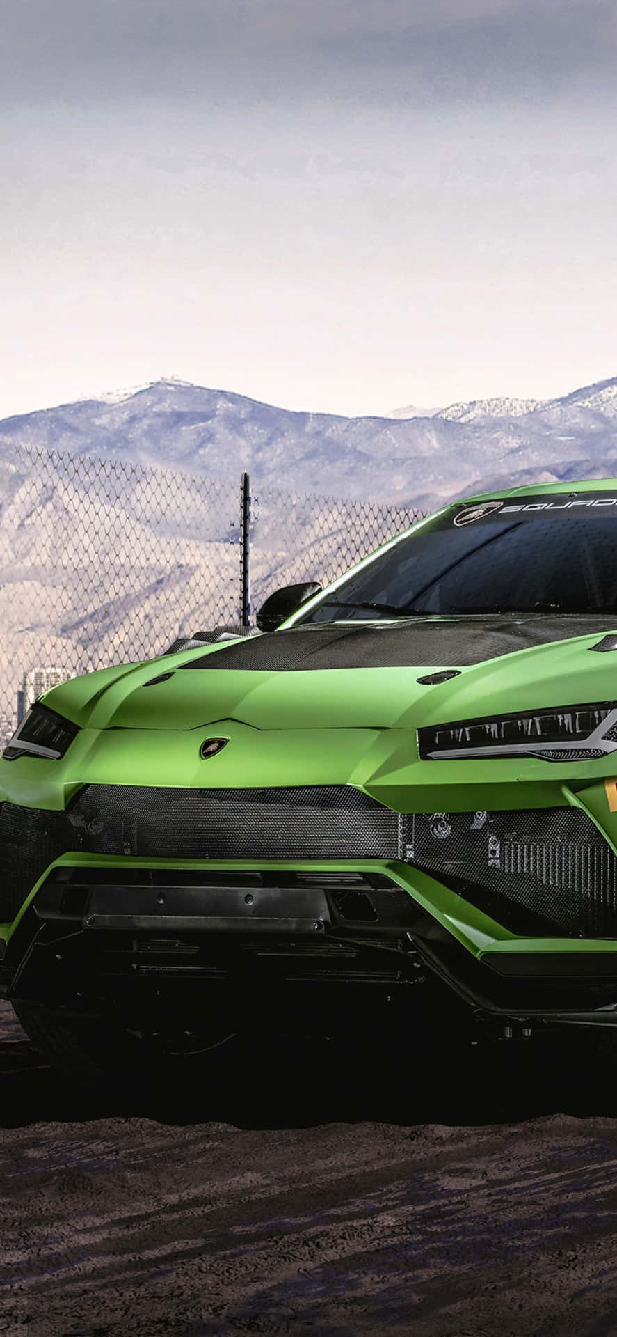 Føl kraften i at køre en grøn Lamborghini. Wallpaper