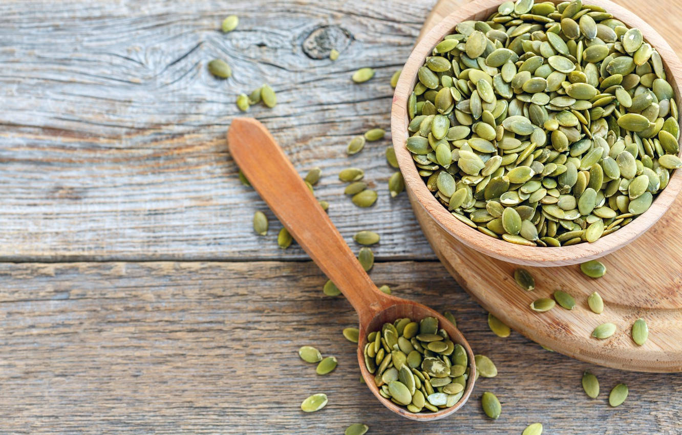Fresh Green Lentils in Wooden Bowl and Spoon Wallpaper