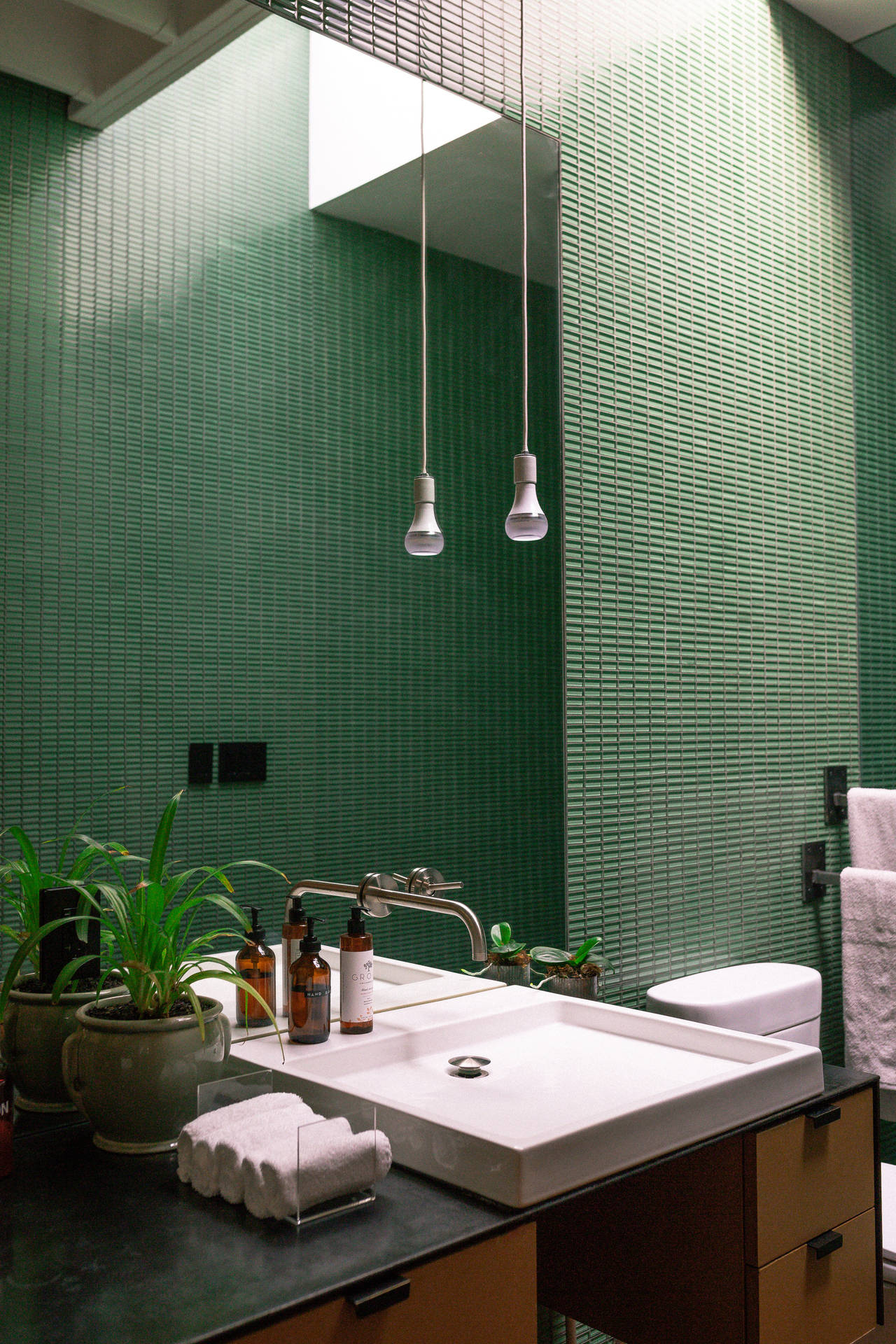 Green Minimalist Style Wall Wallpaper