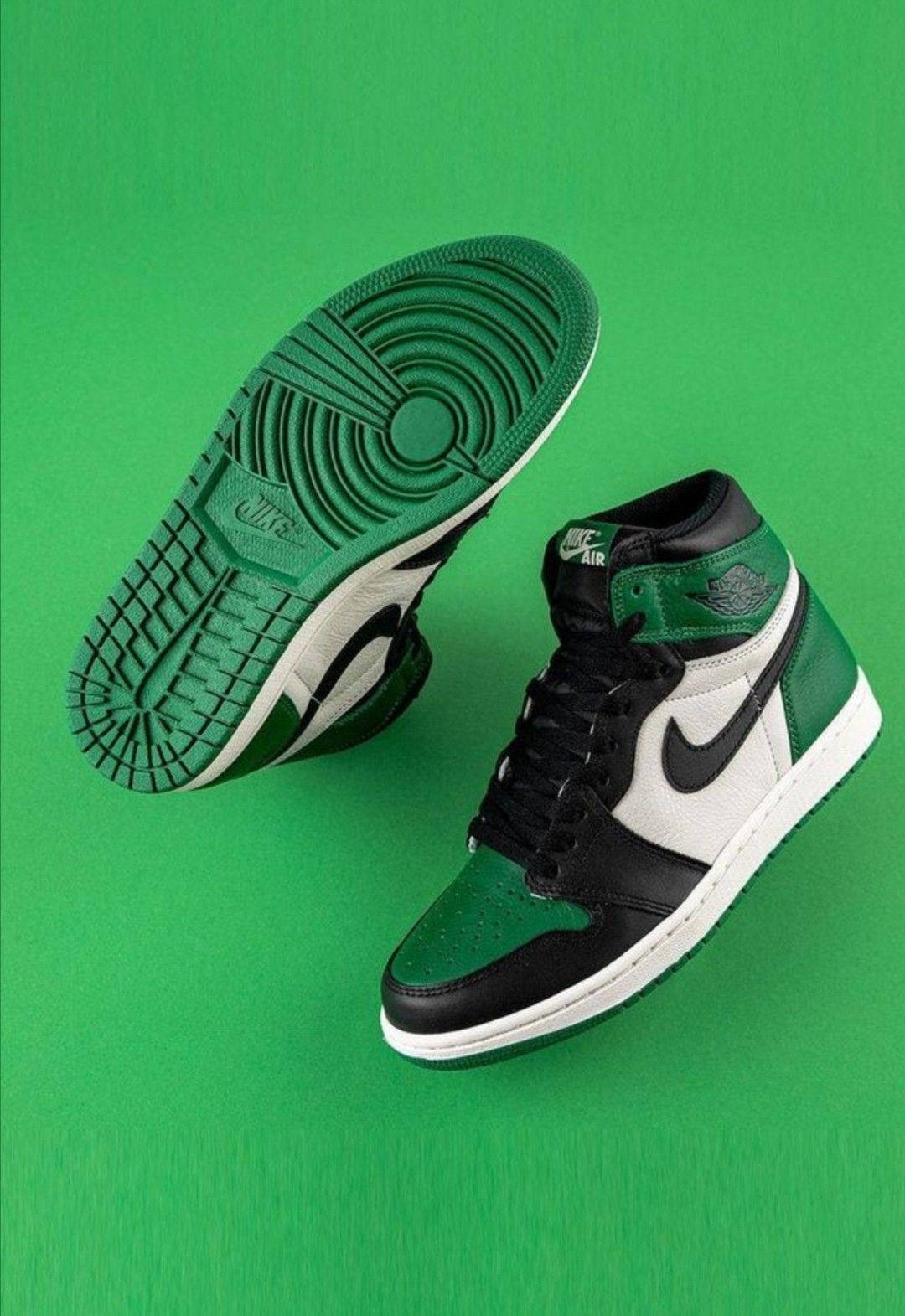 Nike Air Jordan 1 Retro OG grøn og sort Wallpaper