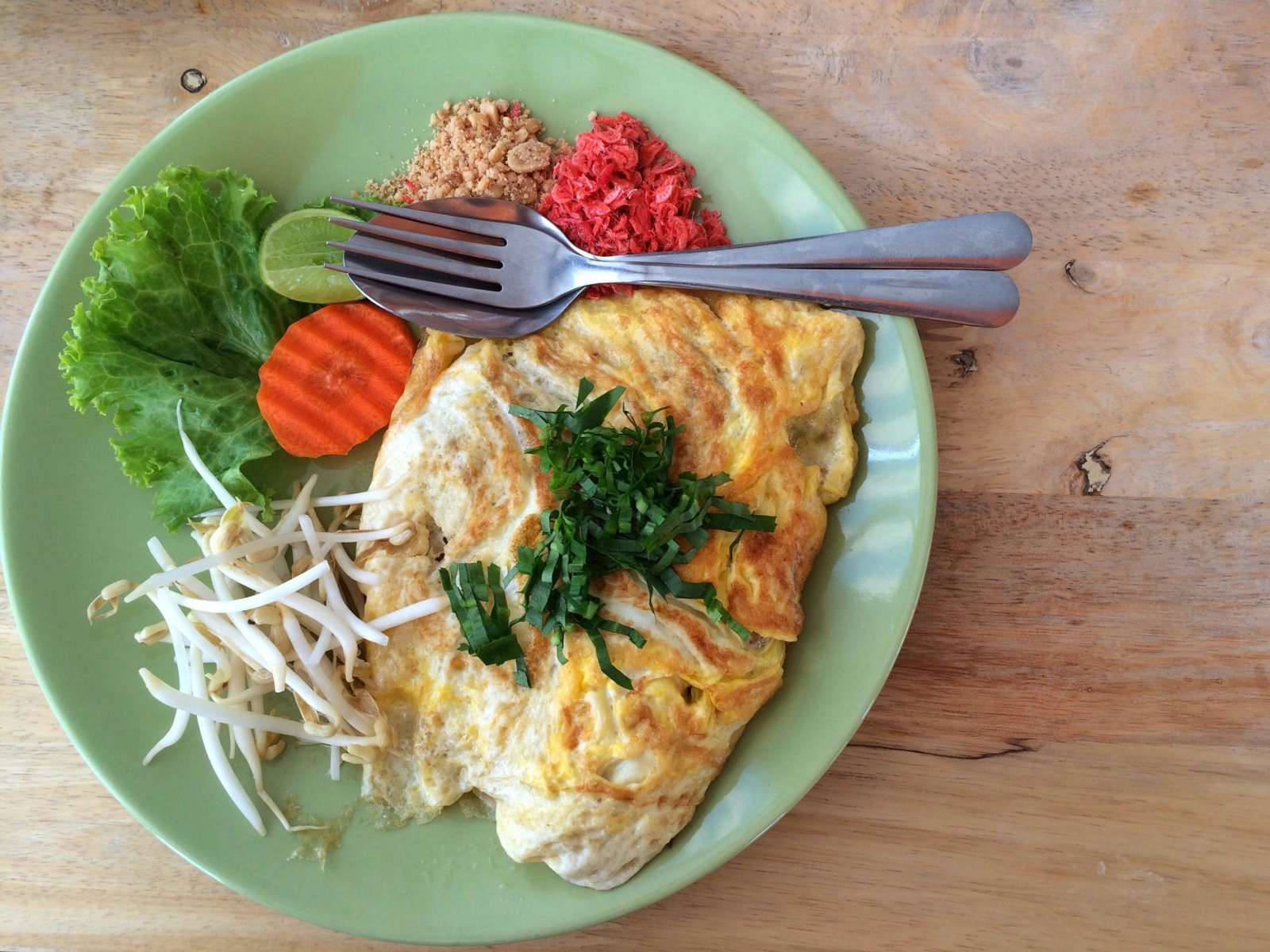 Autenticavista Dall'alto Di Un'omelette Al Curry Verde Tailandese Sfondo