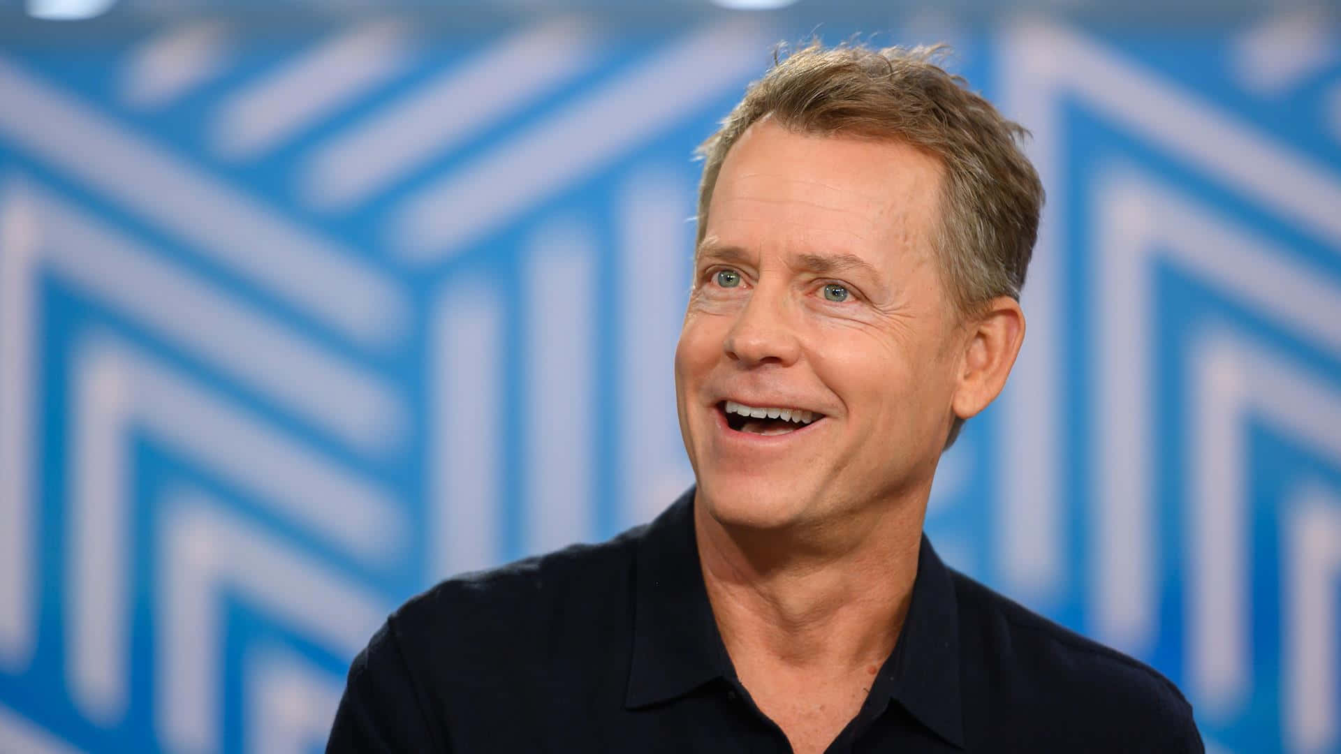 Captivating Glance of Greg Kinnear Wallpaper