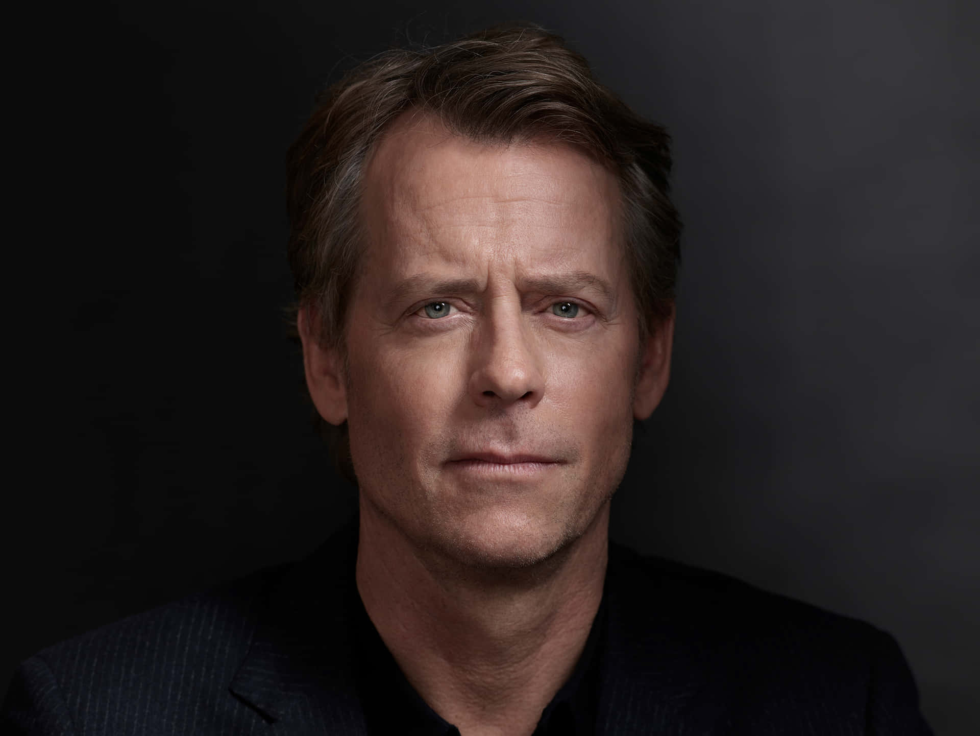 Acclaimed Actor Greg Kinnear Wallpaper