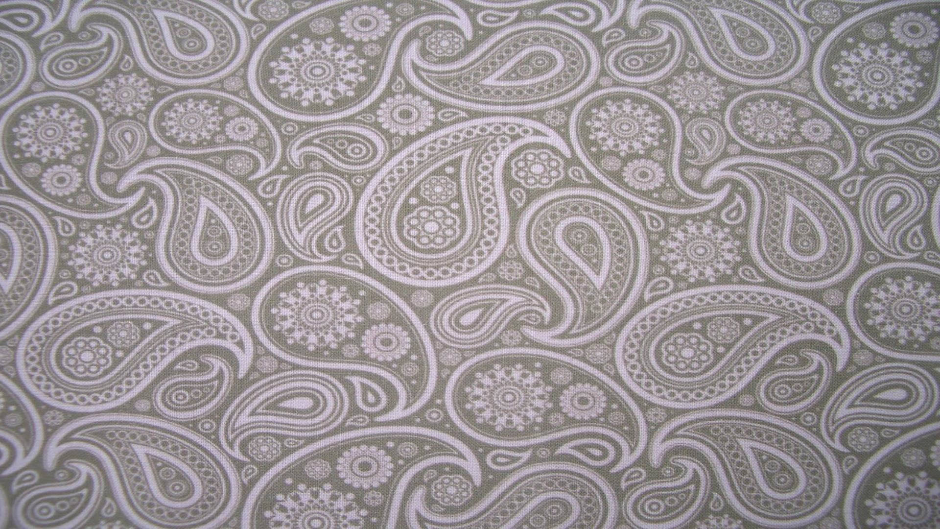 Captivating Grey Paisley Pattern Wallpaper