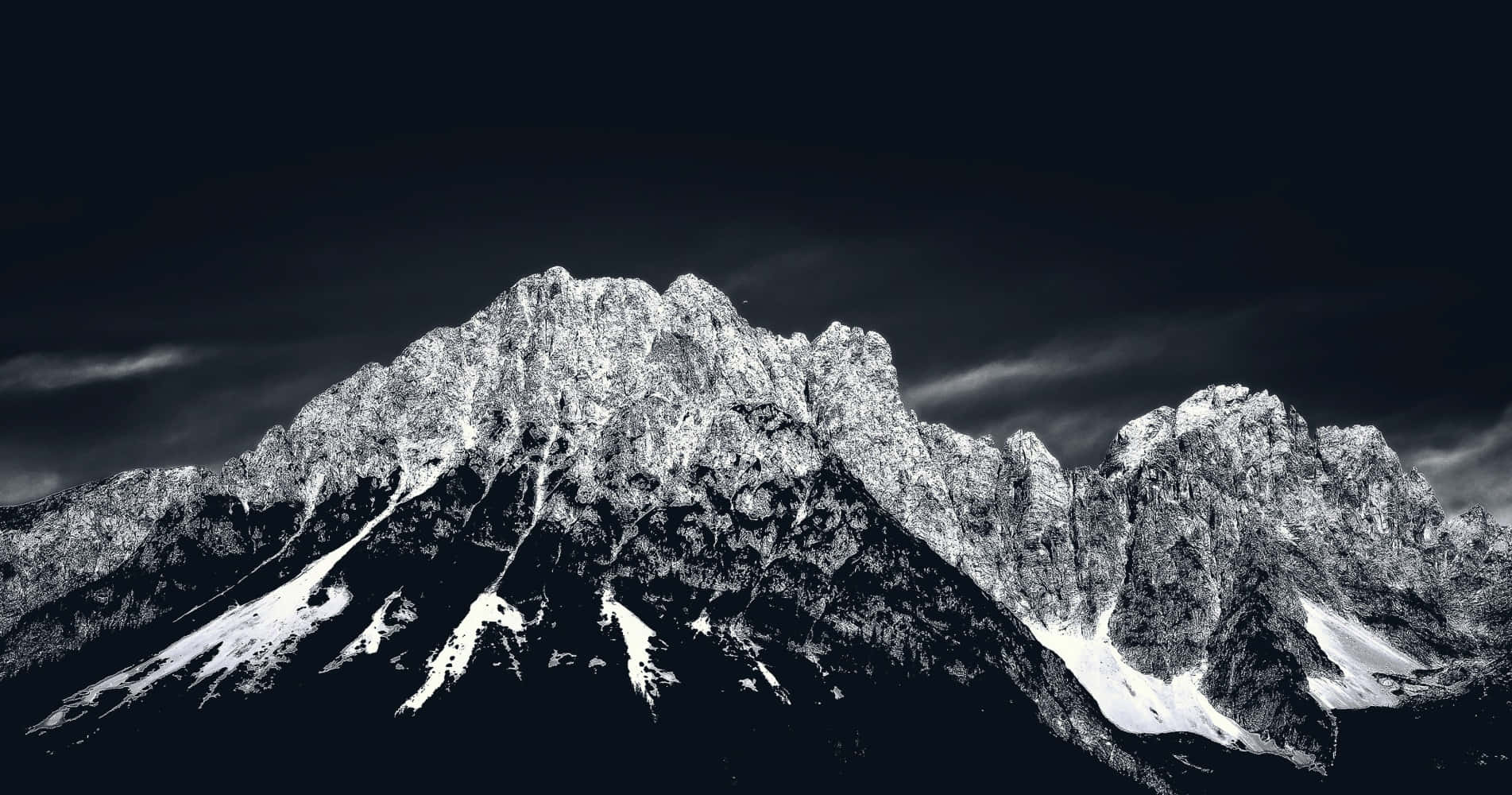 Etsort-hvidt Billede Af Bjerge.