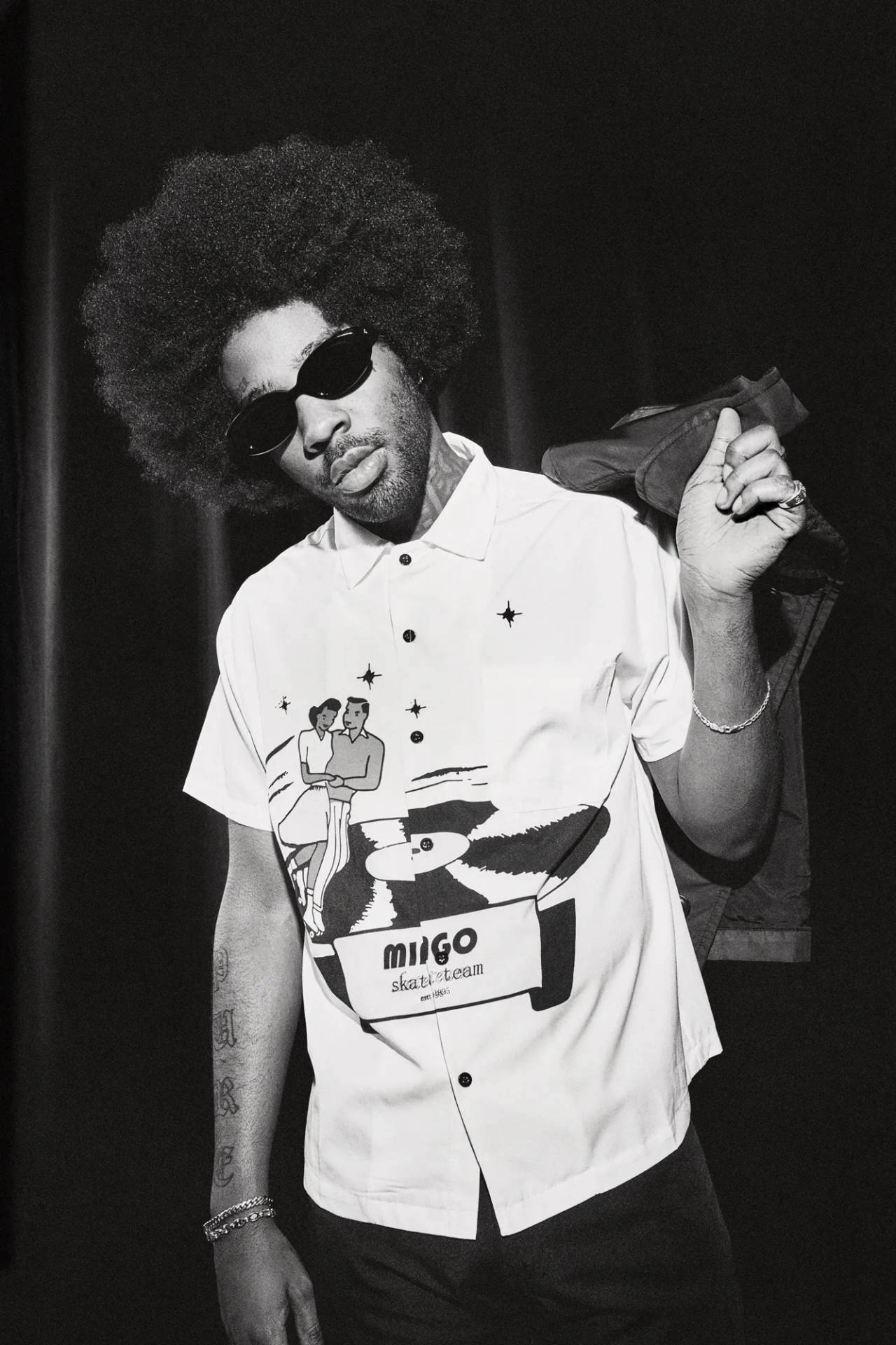 Greyscale Brent Faiyaz Sunglasses And Afro Wallpaper