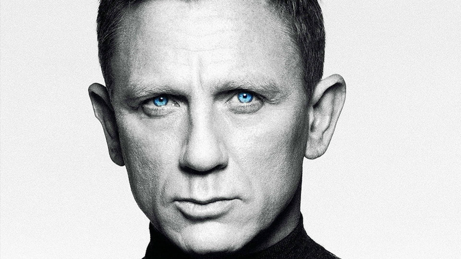 Greyscale Daniel Craig Male Face Wallpaper