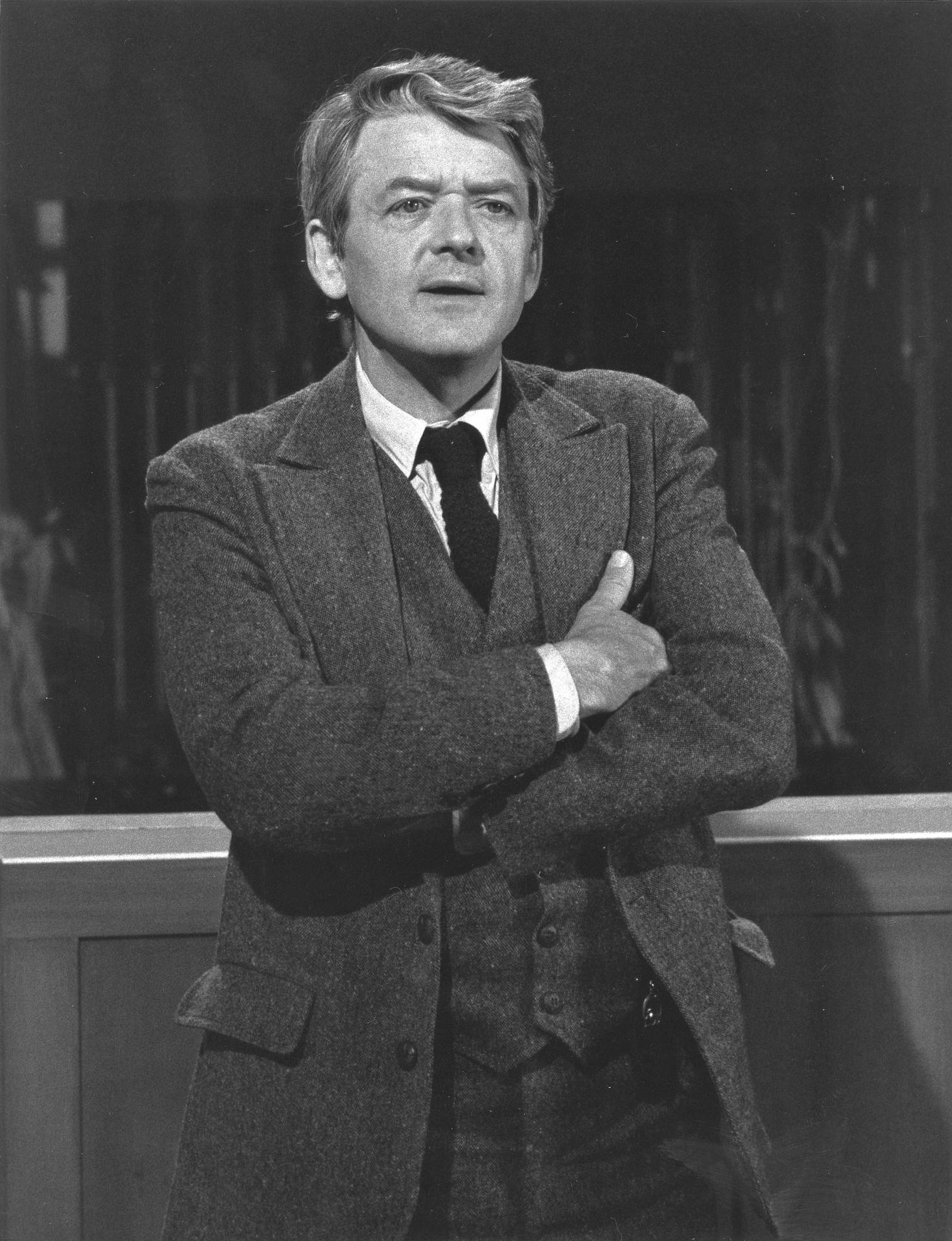 Greyscale Old Photograph Of Hal Holbrook Wallpaper