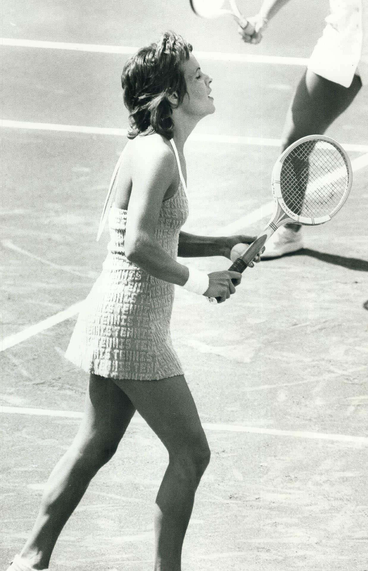 Atletade Tenis En Escala De Grises Evonne Goolagong Cawley. Fondo de pantalla
