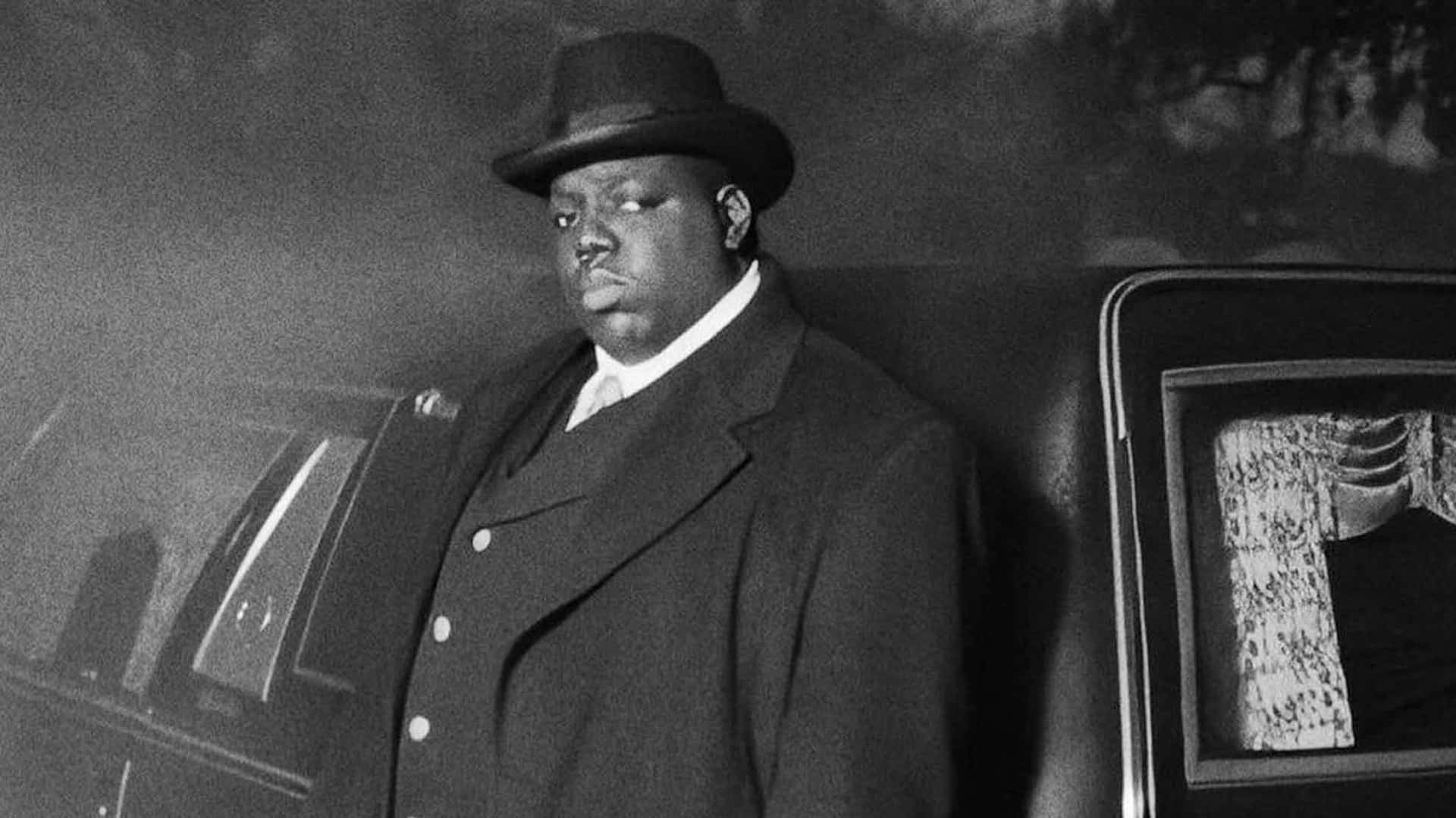 Greyscale The Notorious Big Leaning On Car Wallpaper