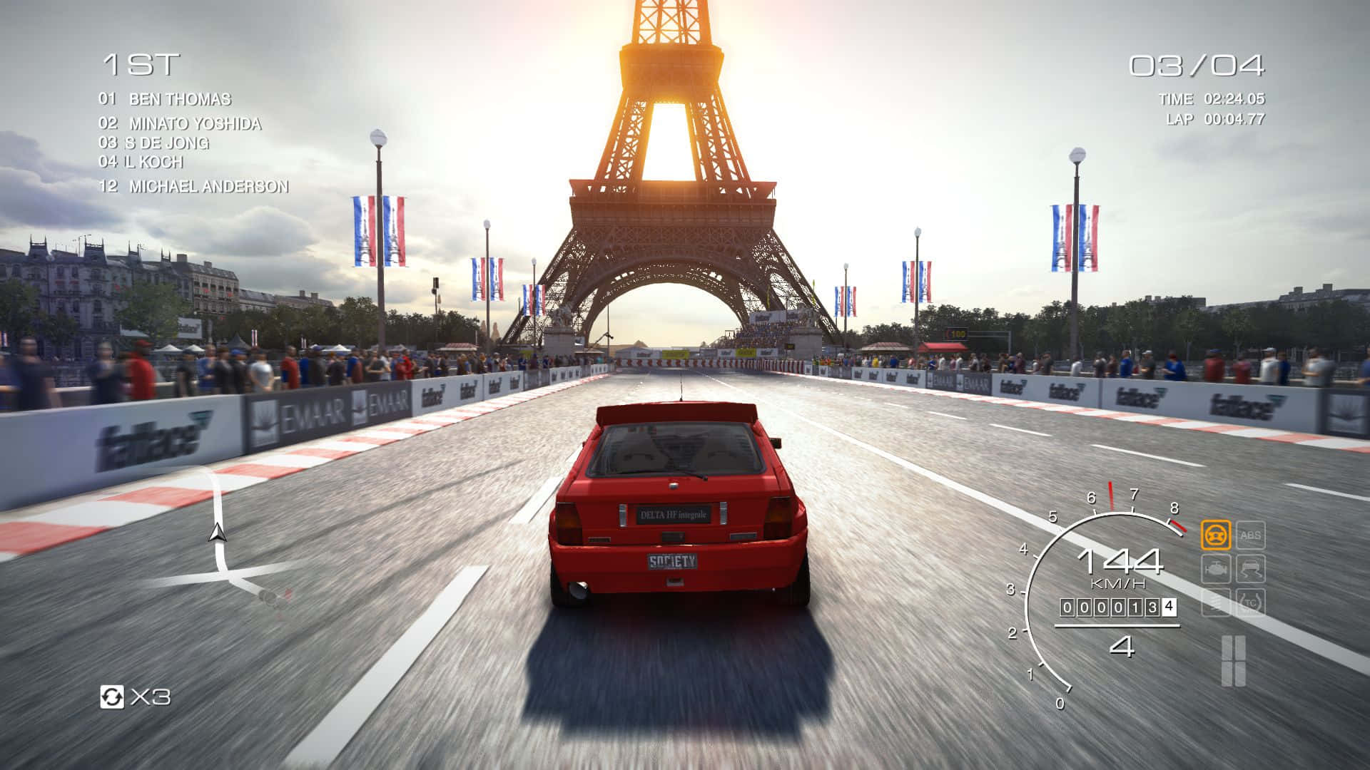 Enrød Bil Kører Ned Ad Vejen Med Eiffeltårnet I Baggrunden.