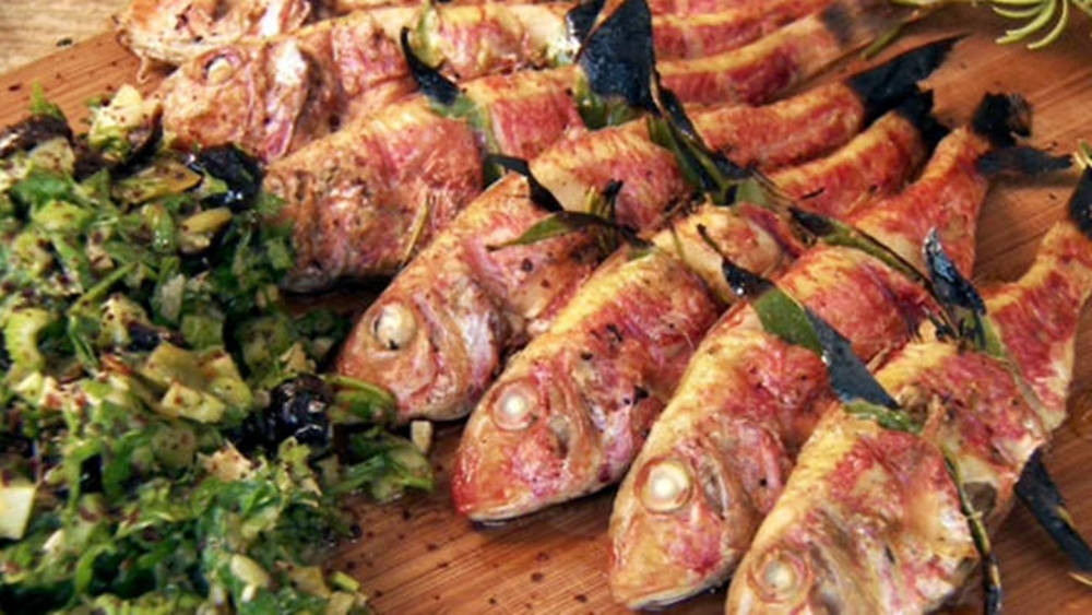 Grilled Red Mullet With Side Salad Wallpaper