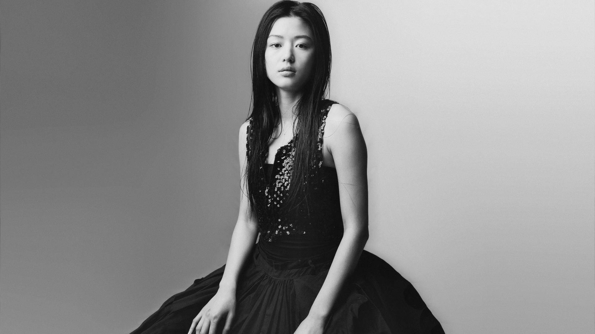 Grotesque Actress Jun Ji Hyun Wallpaper