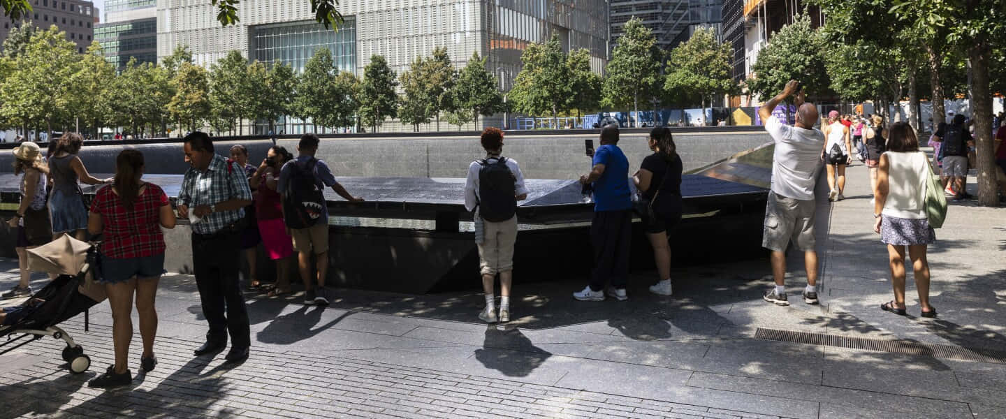 Ground Zero Memorial Visitors Wallpaper