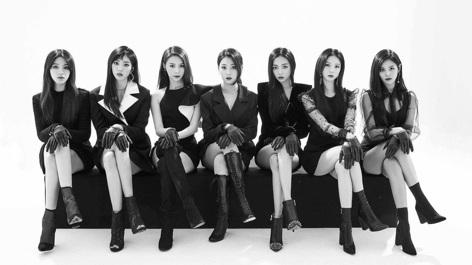 Group Clc Black And White Wallpaper