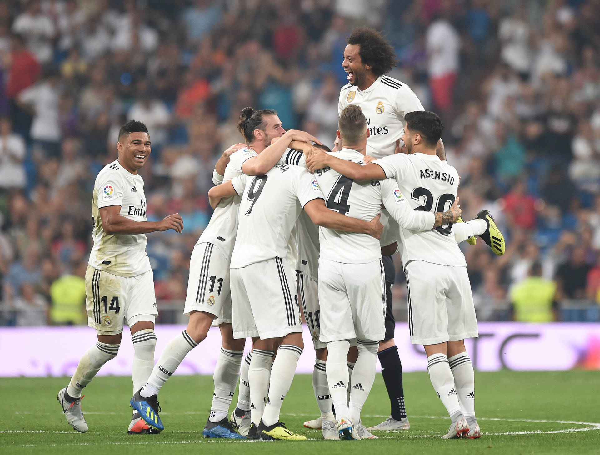 Group Hug Real Madrid 4k Wallpaper