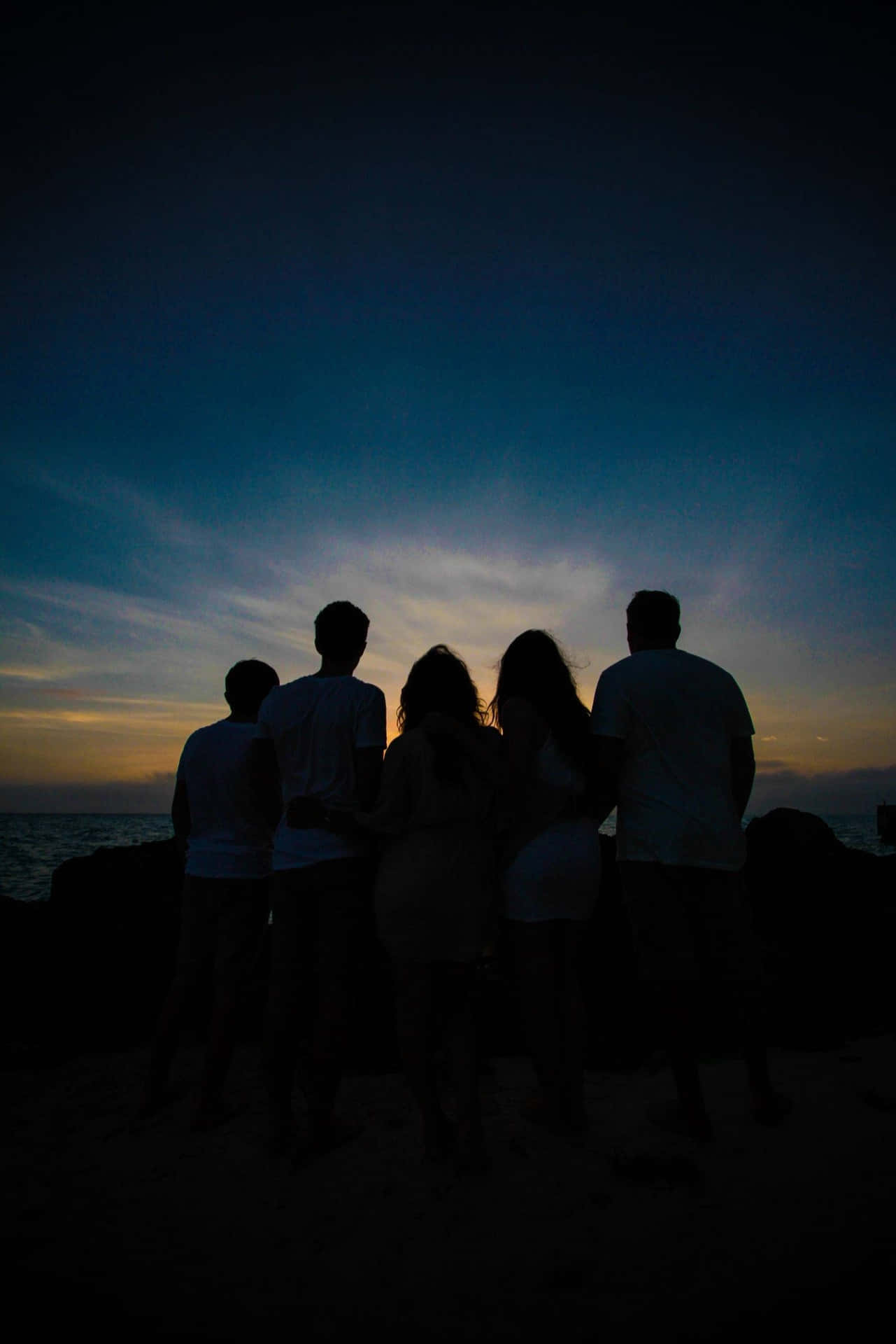 Group Of Friends Silhouette Looking At The Skies Wallpaper