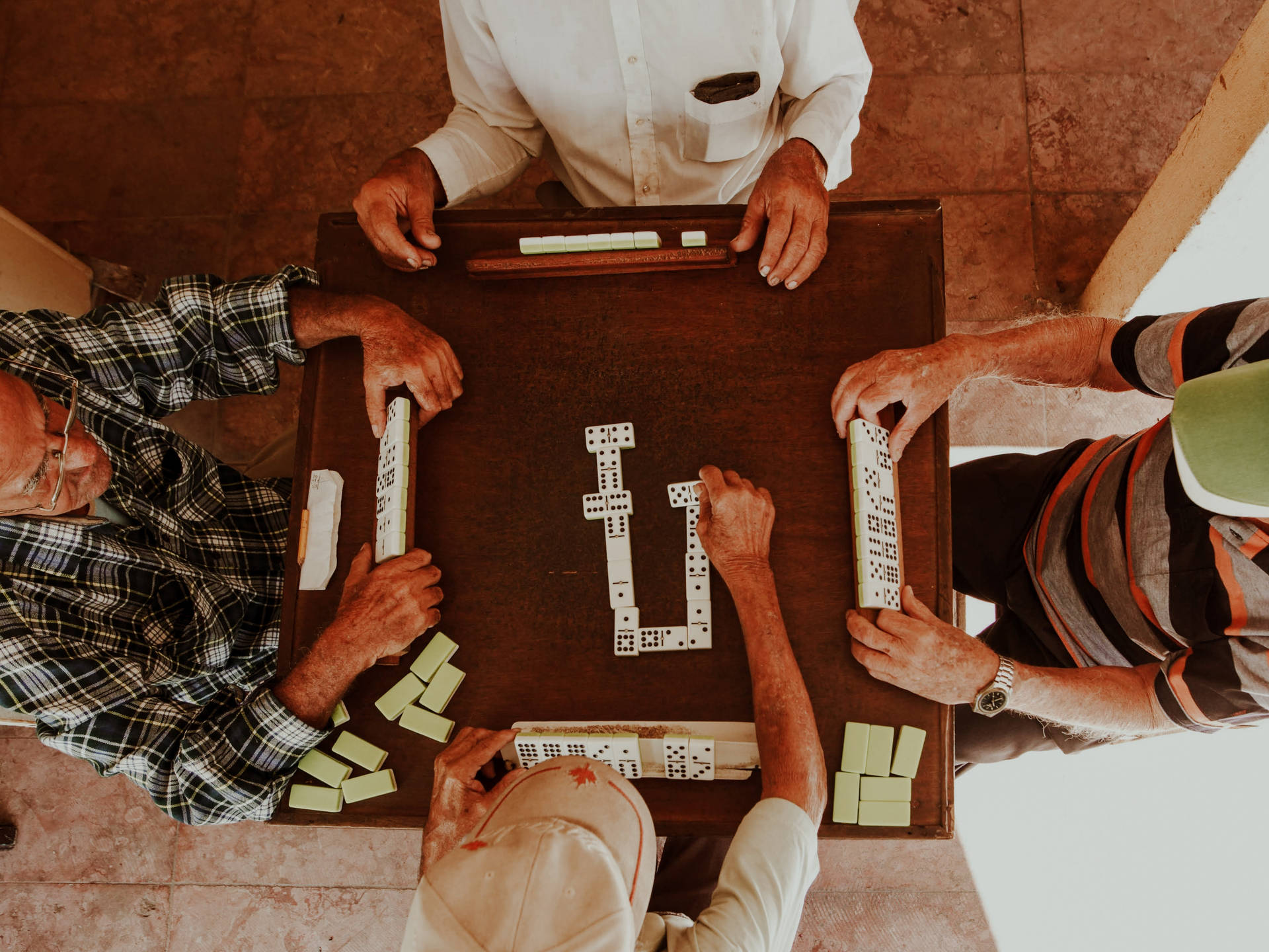 Group Playing Dominos Wallpaper