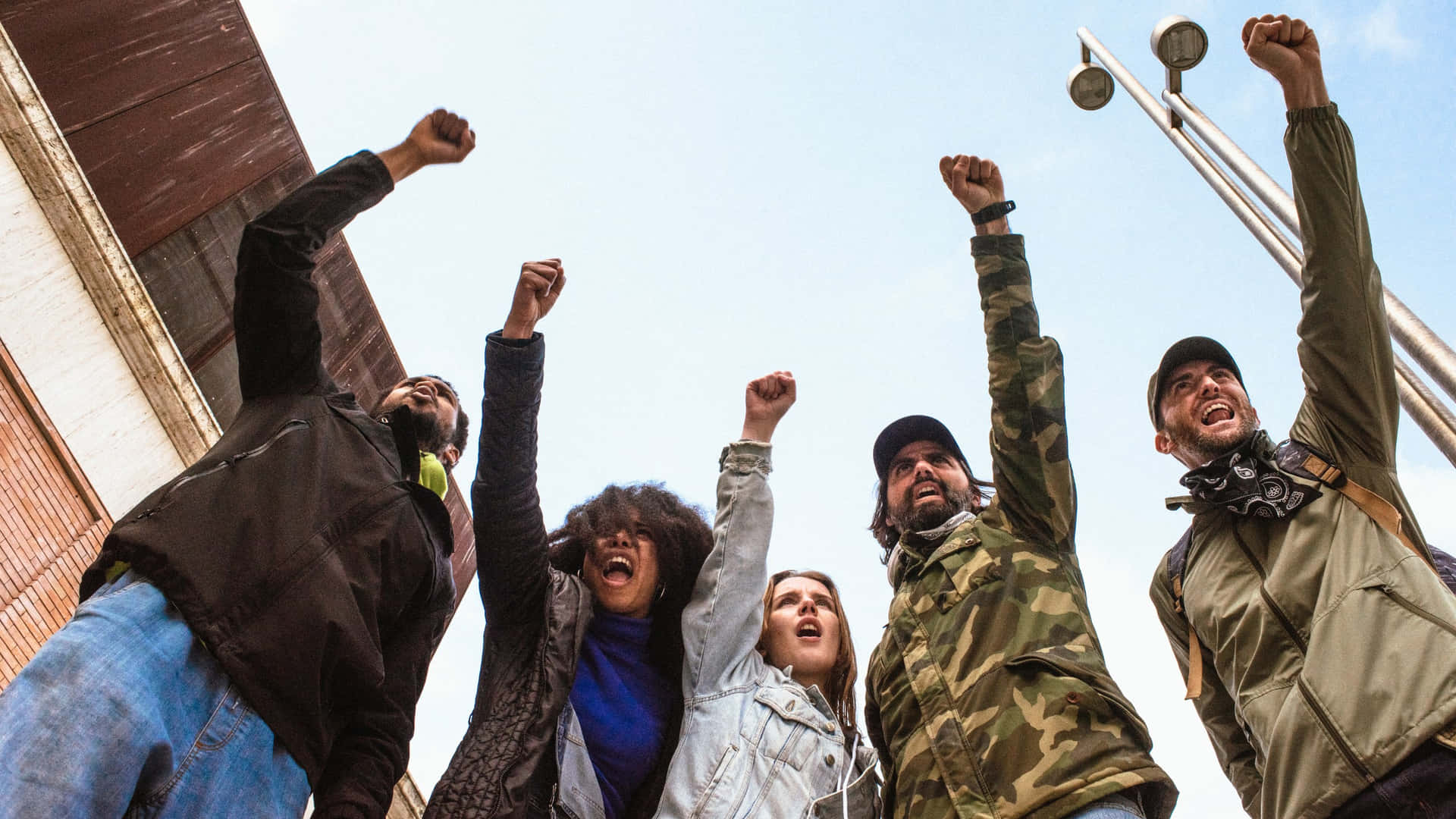 Groep Protest Viering Buiten.jpg Achtergrond