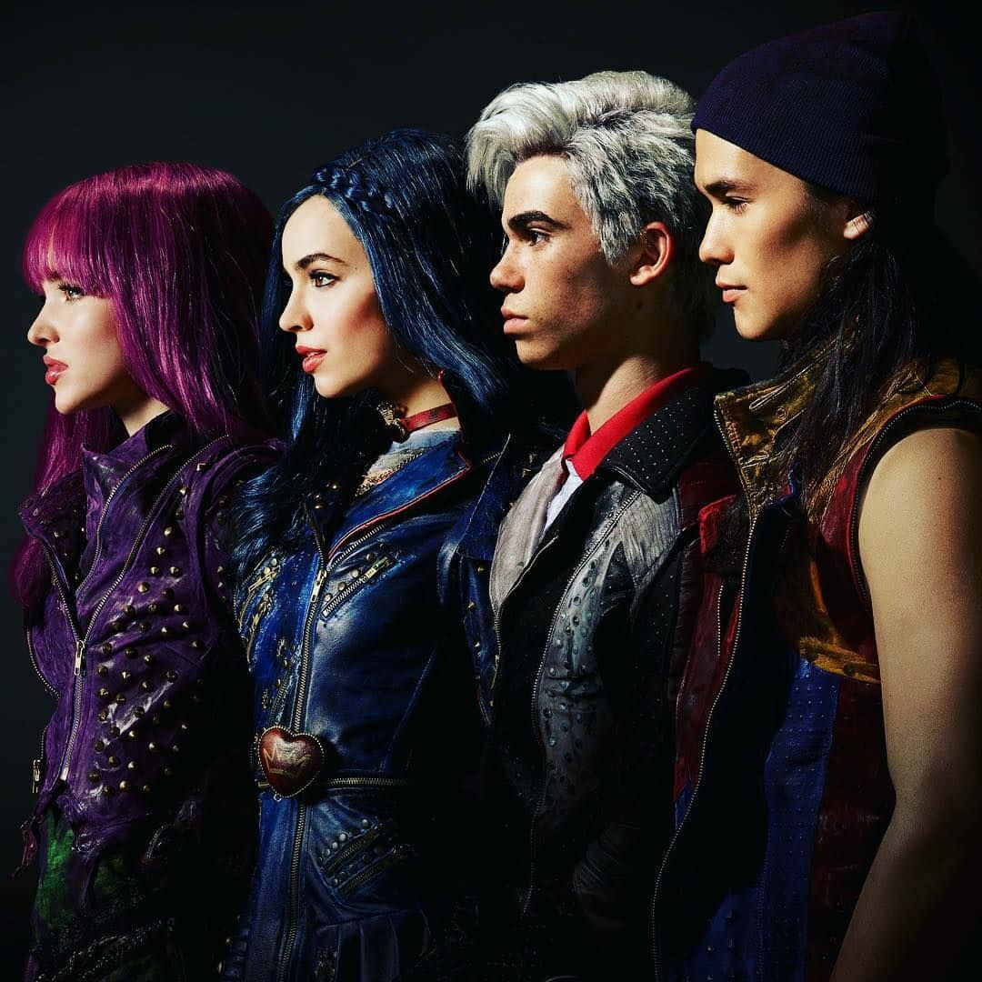 Gruppodi Personaggi Di Descendants Che Sorridono Insieme