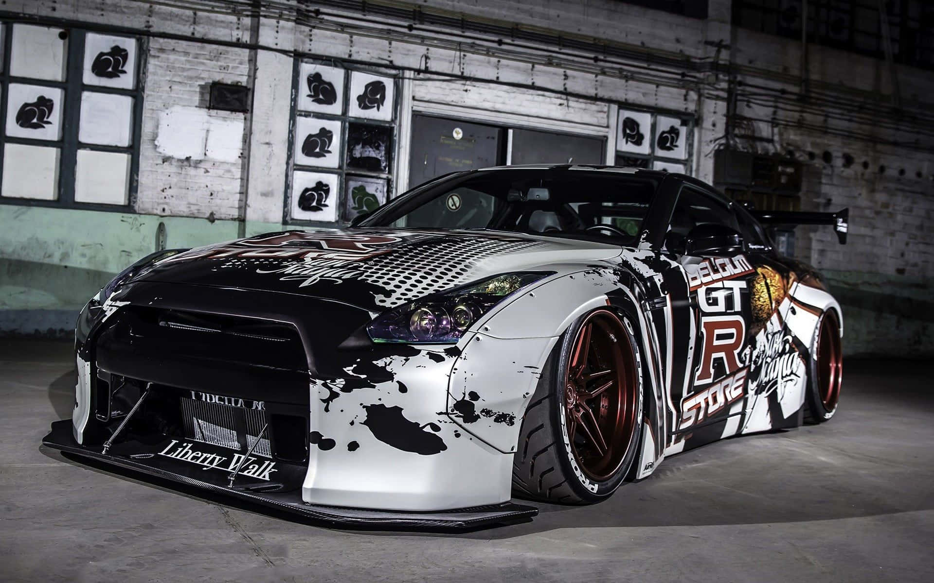 Nissan GTR R35 Sports Car, Ready For Thrilling Driving Wallpaper
